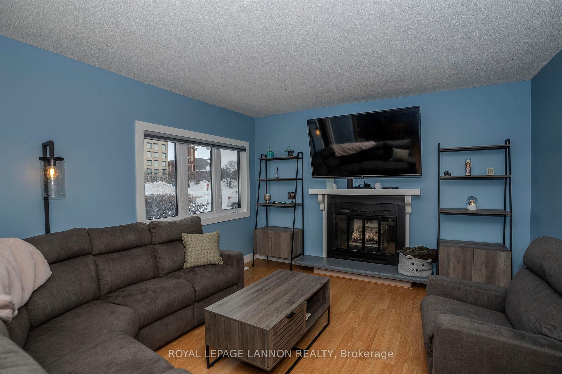 Photo 4 of 319 Vickers Street S, Thunder Bay, Hyde Park — HOMEH