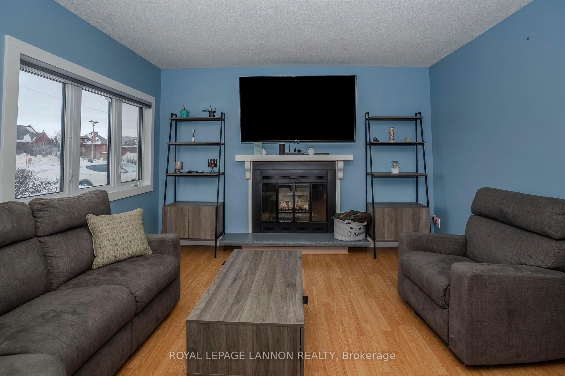 Photo 5 of 319 Vickers Street S, Thunder Bay, Hyde Park — HOMEH