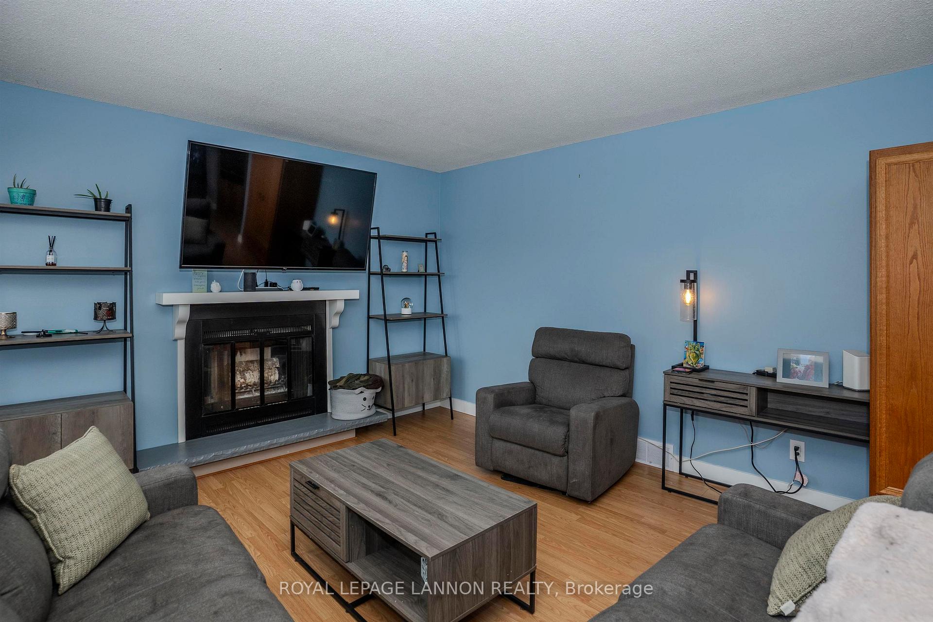 Photo 6 of 319 Vickers Street S, Thunder Bay, Hyde Park — HOMEH