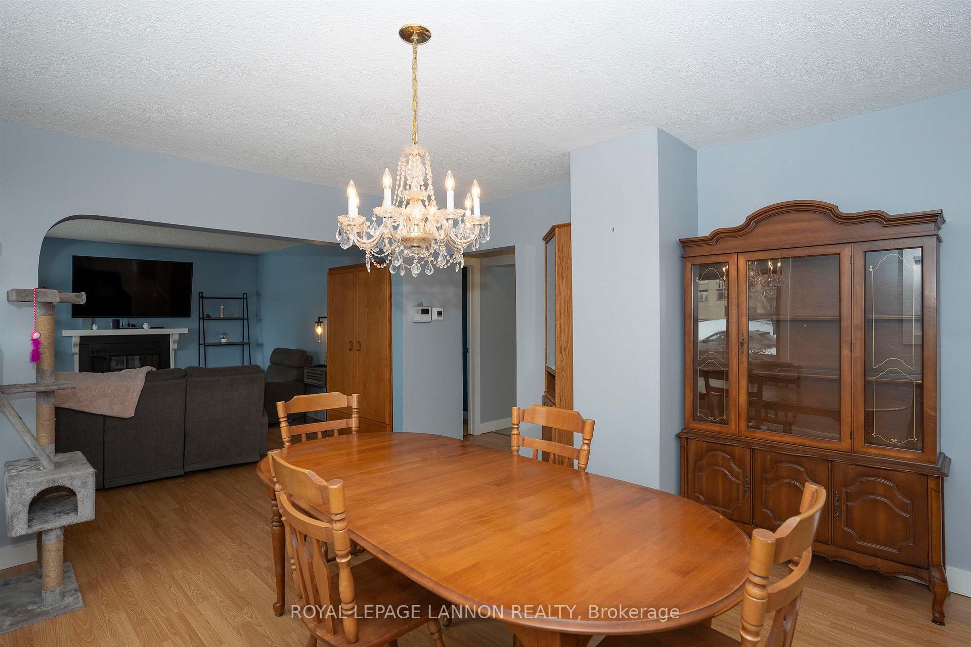 Photo 11 of 319 Vickers Street S, Thunder Bay, Hyde Park — HOMEH