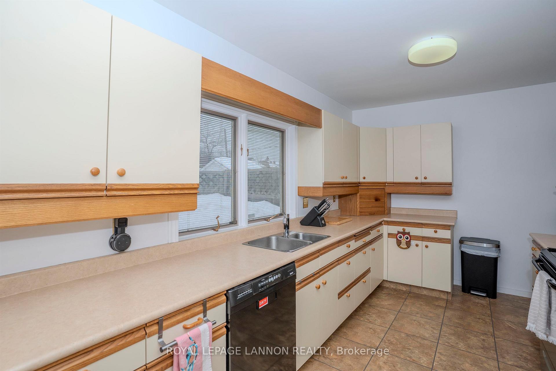 Photo 15 of 319 Vickers Street S, Thunder Bay, Hyde Park — HOMEH