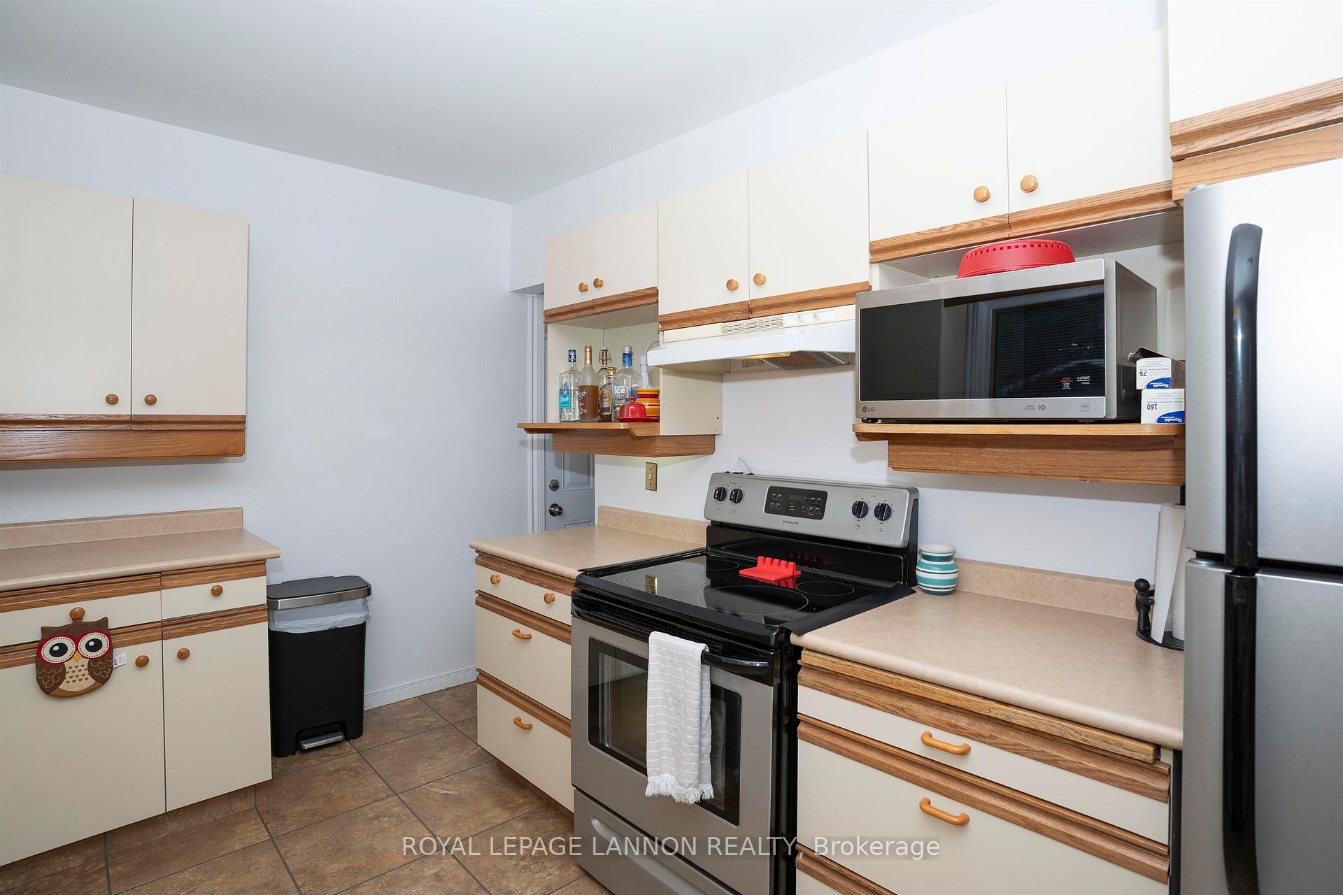 Photo 16 of 319 Vickers Street S, Thunder Bay, Hyde Park — HOMEH