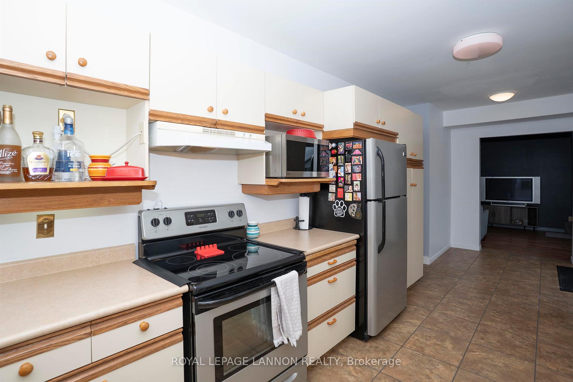 Photo 17 of 319 Vickers Street S, Thunder Bay, Hyde Park — HOMEH