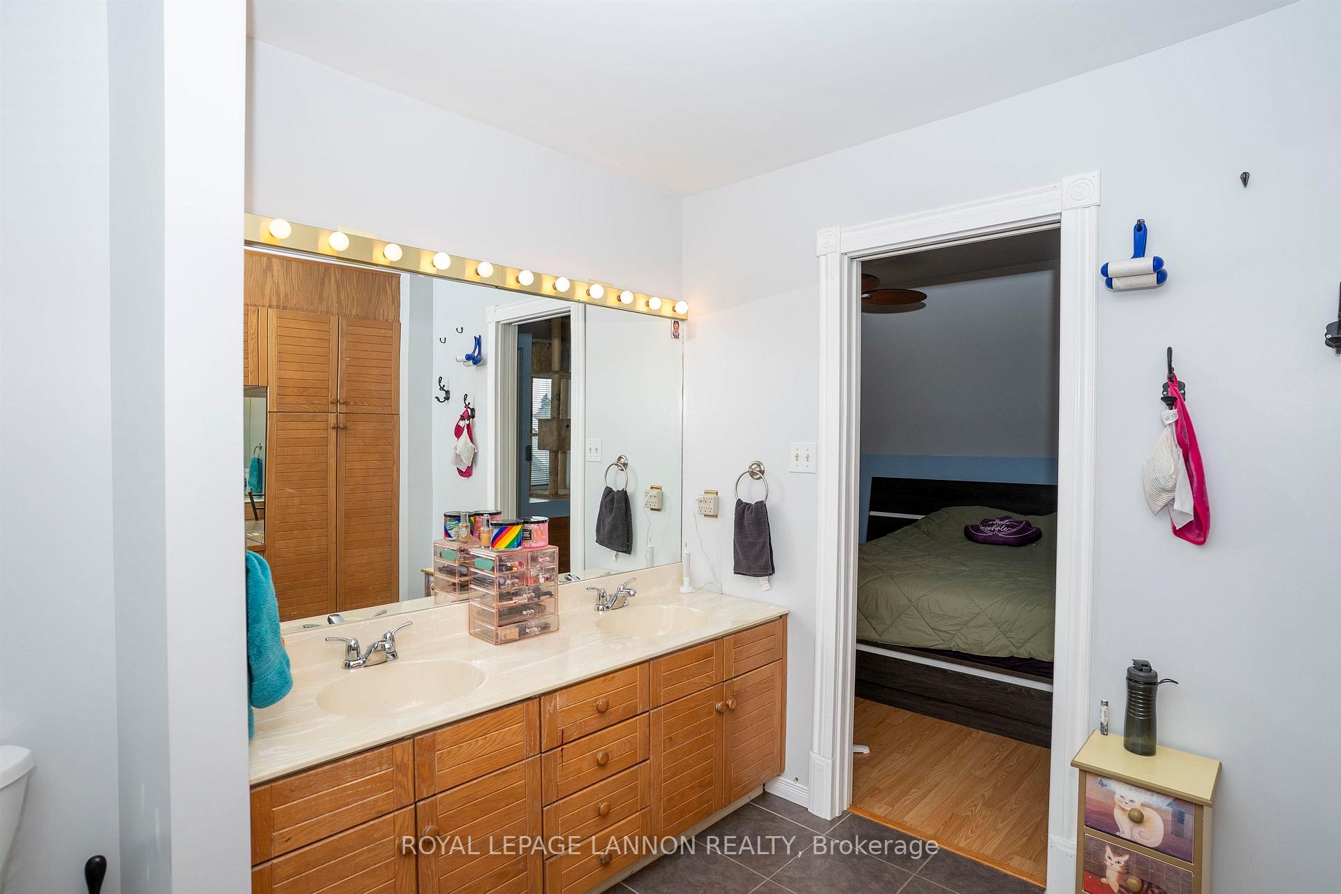Photo 24 of 319 Vickers Street S, Thunder Bay, Hyde Park — HOMEH