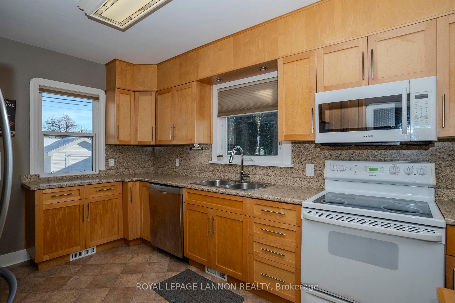Photo 7 of 477 Empire Avenue E, Thunder Bay, Westfort — HOMEH