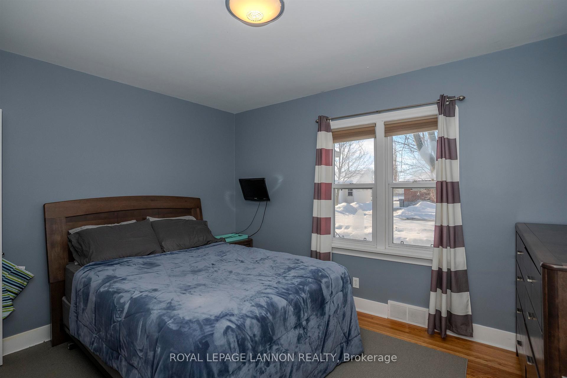 Photo 16 of 477 Empire Avenue E, Thunder Bay, Westfort — HOMEH