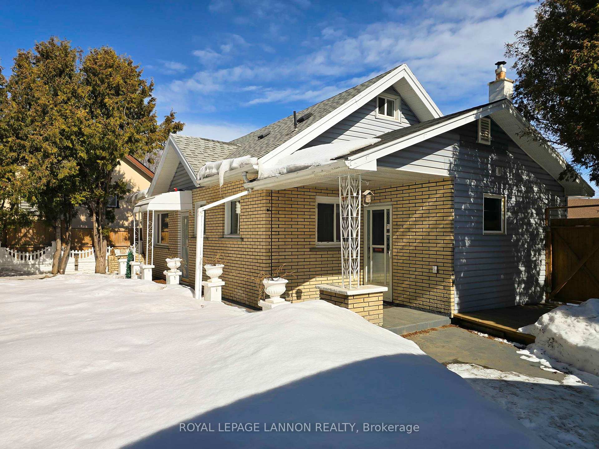 Photo 1 of 916 Simpson St, Thunder Bay, East End — HOMEH