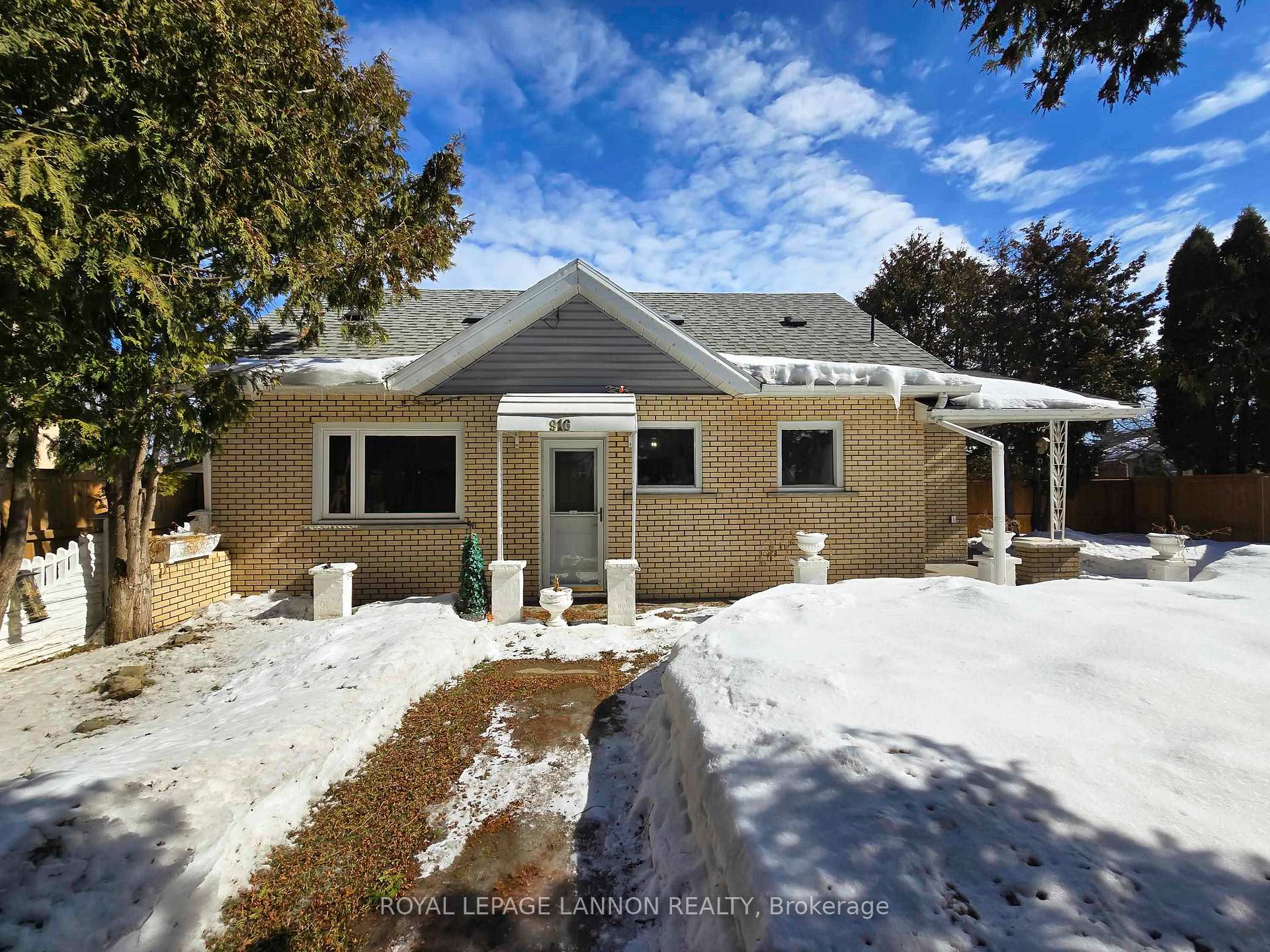 Photo 2 of 916 Simpson St, Thunder Bay, East End — HOMEH