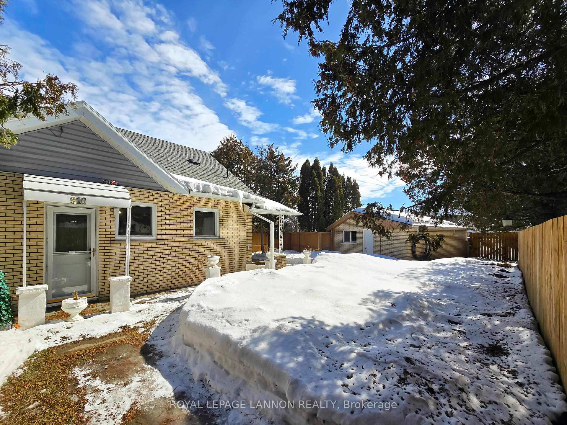 Photo 3 of 916 Simpson St, Thunder Bay, East End — HOMEH