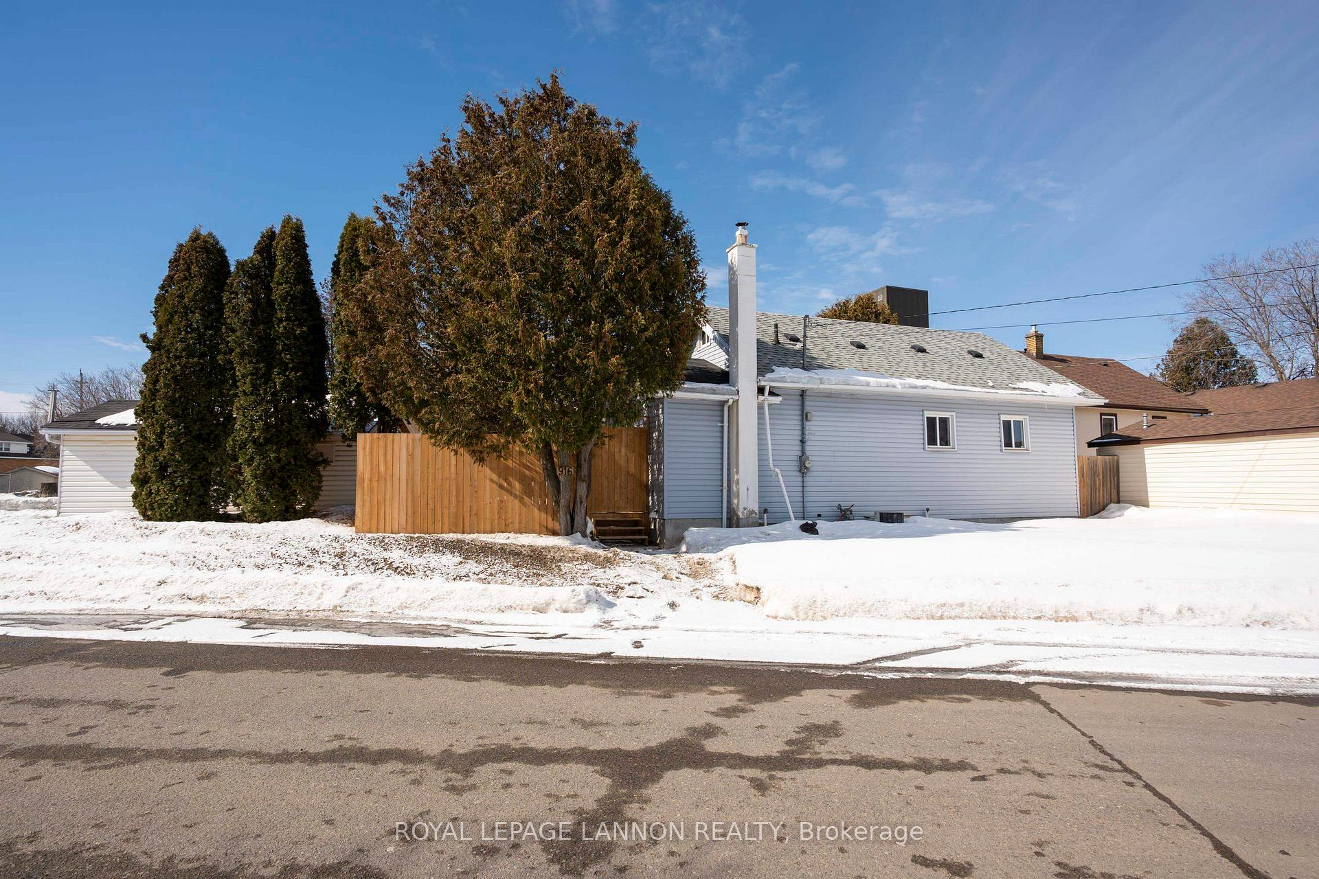 Photo 4 of 916 Simpson St, Thunder Bay, East End — HOMEH