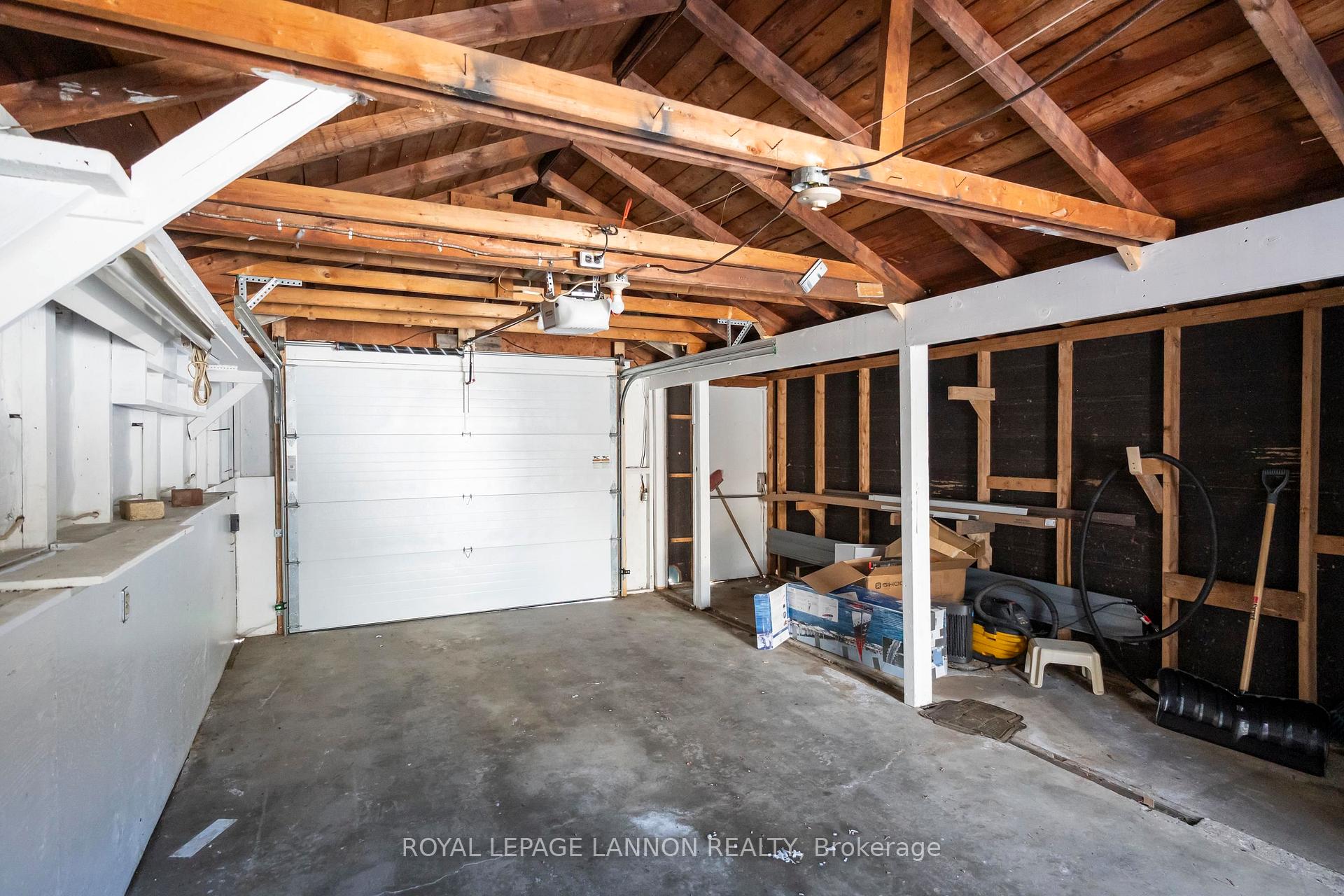 Photo 8 of 916 Simpson St, Thunder Bay, East End — HOMEH