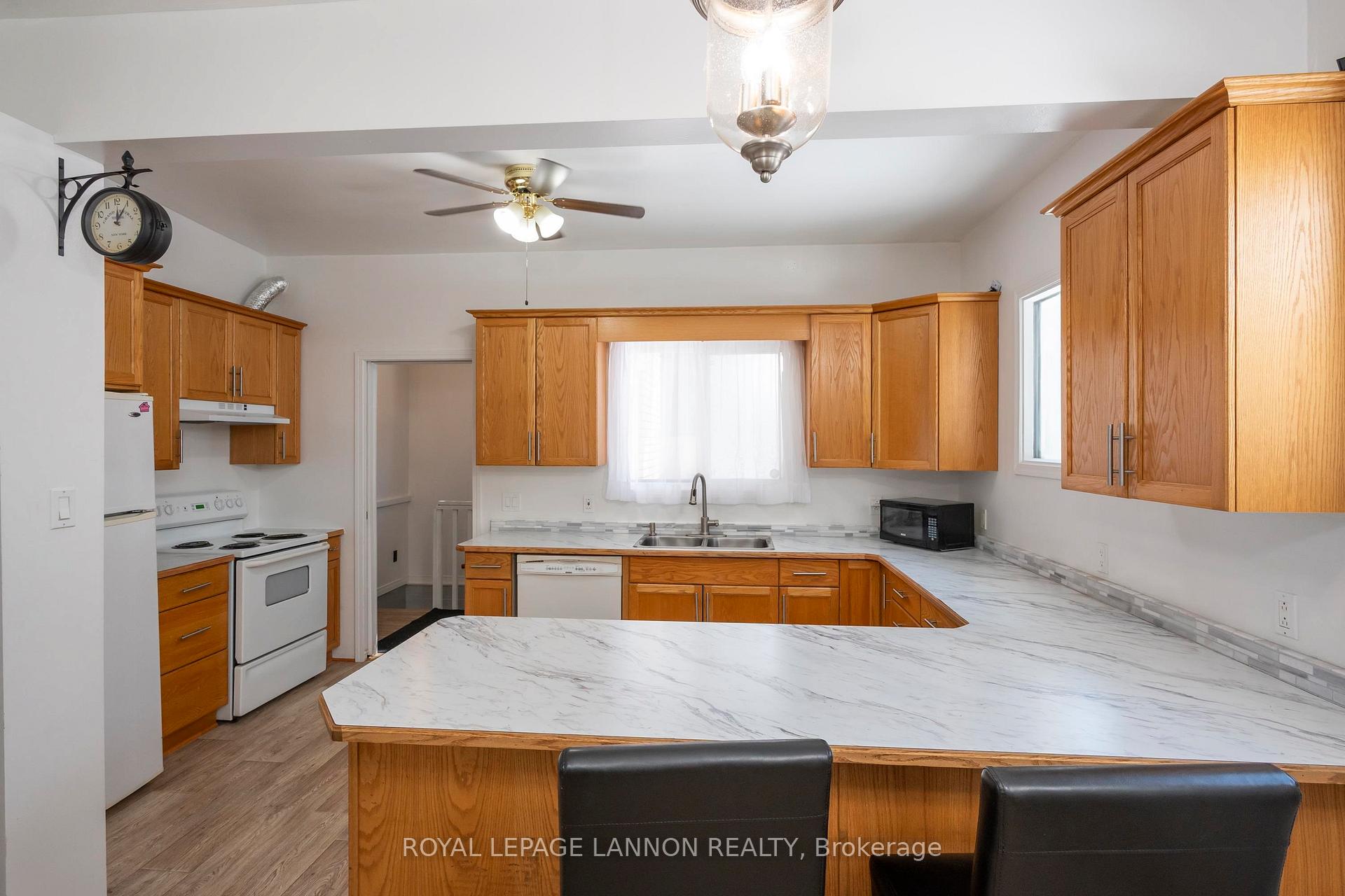 Photo 11 of 916 Simpson St, Thunder Bay, East End — HOMEH