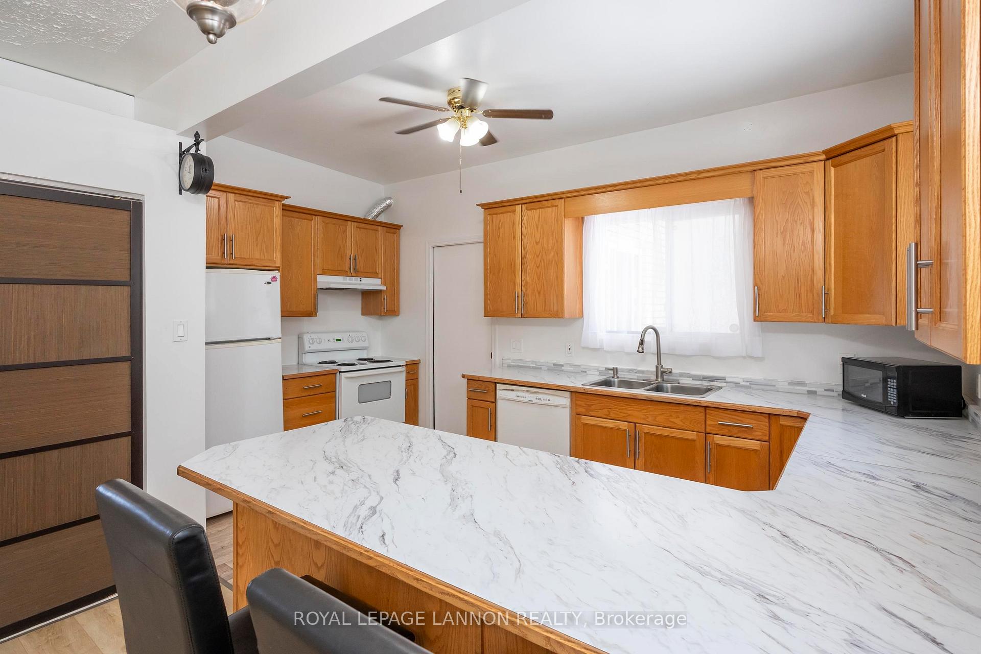 Photo 12 of 916 Simpson St, Thunder Bay, East End — HOMEH
