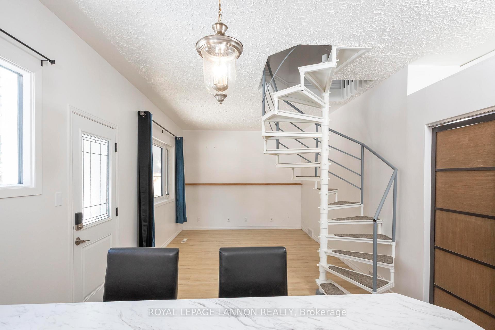 Photo 14 of 916 Simpson St, Thunder Bay, East End — HOMEH