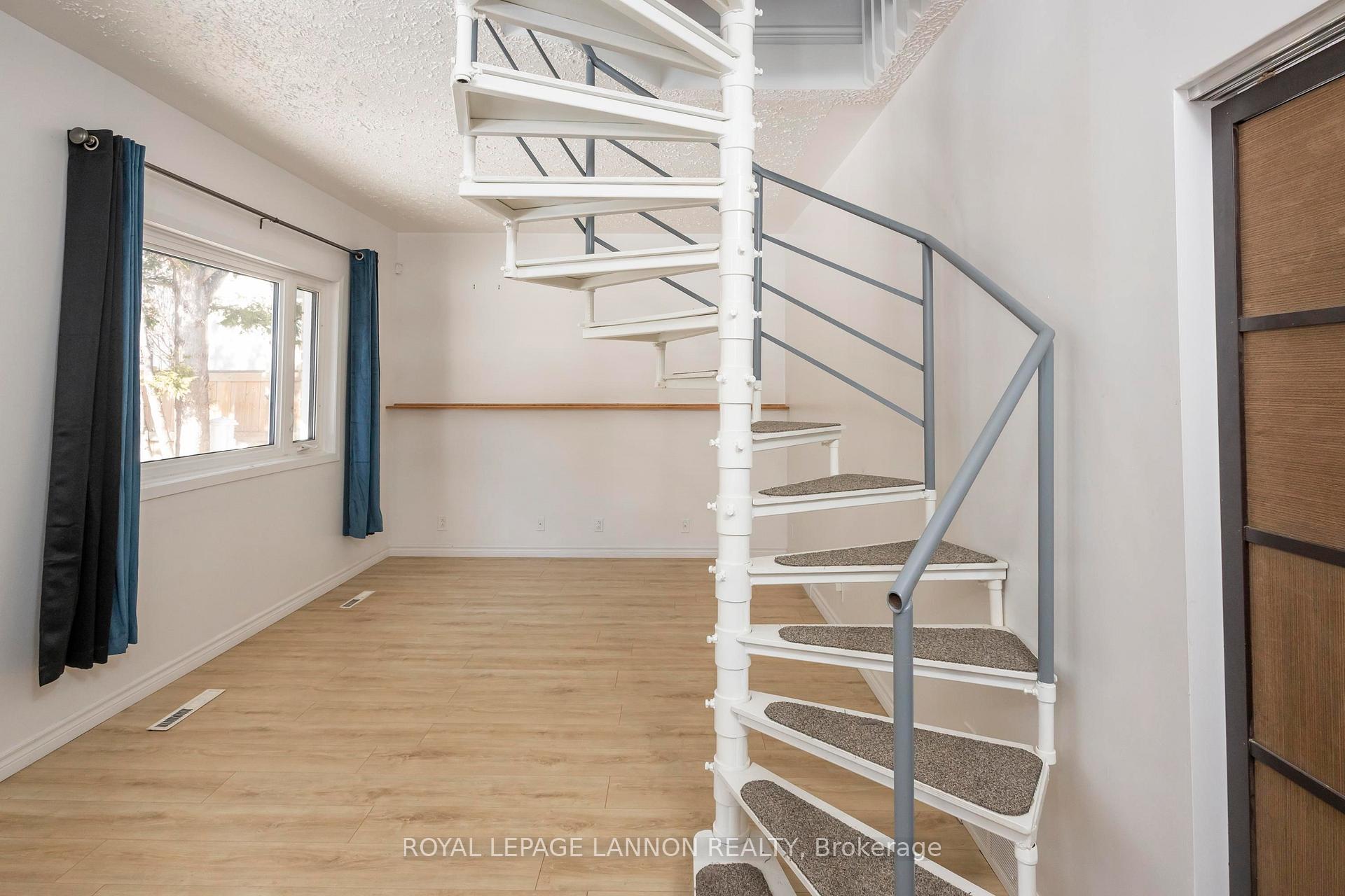 Photo 15 of 916 Simpson St, Thunder Bay, East End — HOMEH