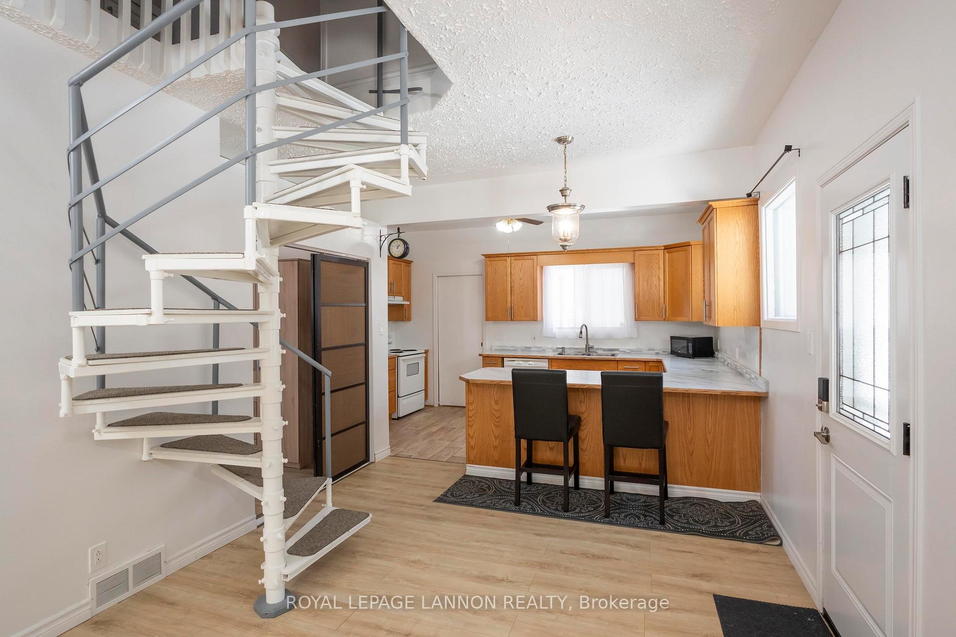Photo 16 of 916 Simpson St, Thunder Bay, East End — HOMEH
