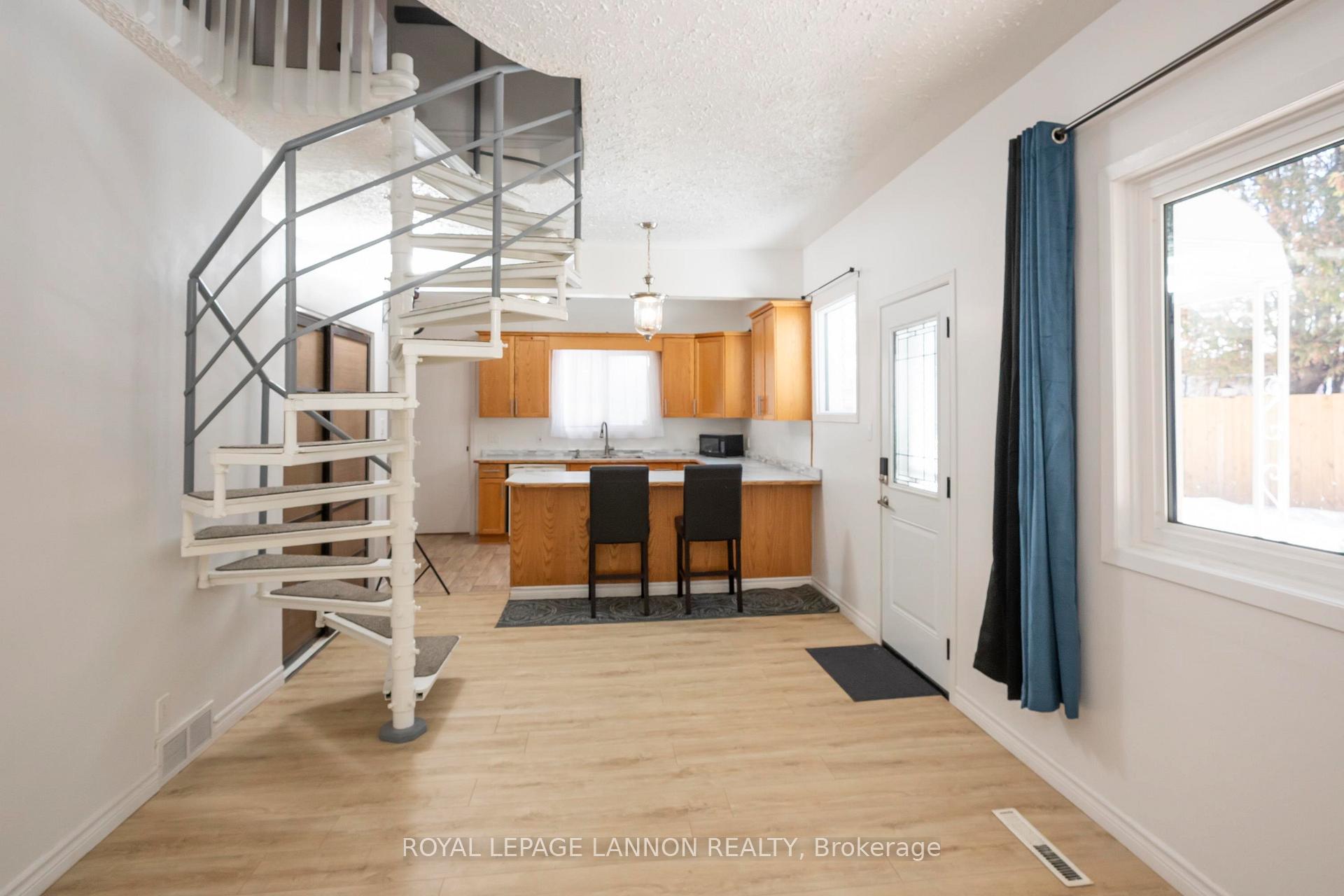Photo 17 of 916 Simpson St, Thunder Bay, East End — HOMEH