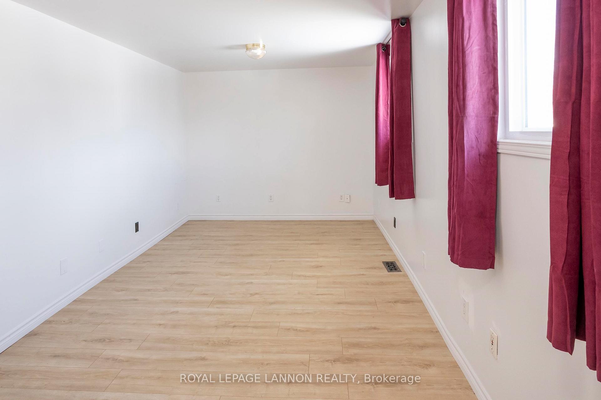Photo 21 of 916 Simpson St, Thunder Bay, East End — HOMEH