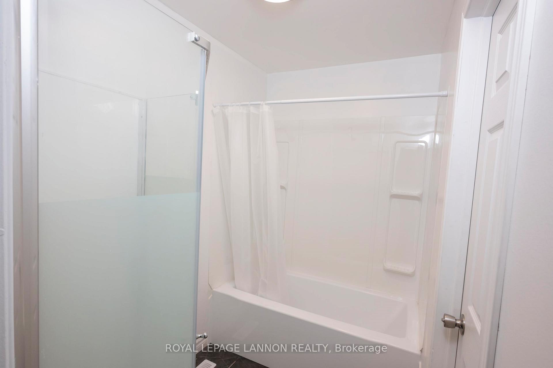 Photo 23 of 916 Simpson St, Thunder Bay, East End — HOMEH