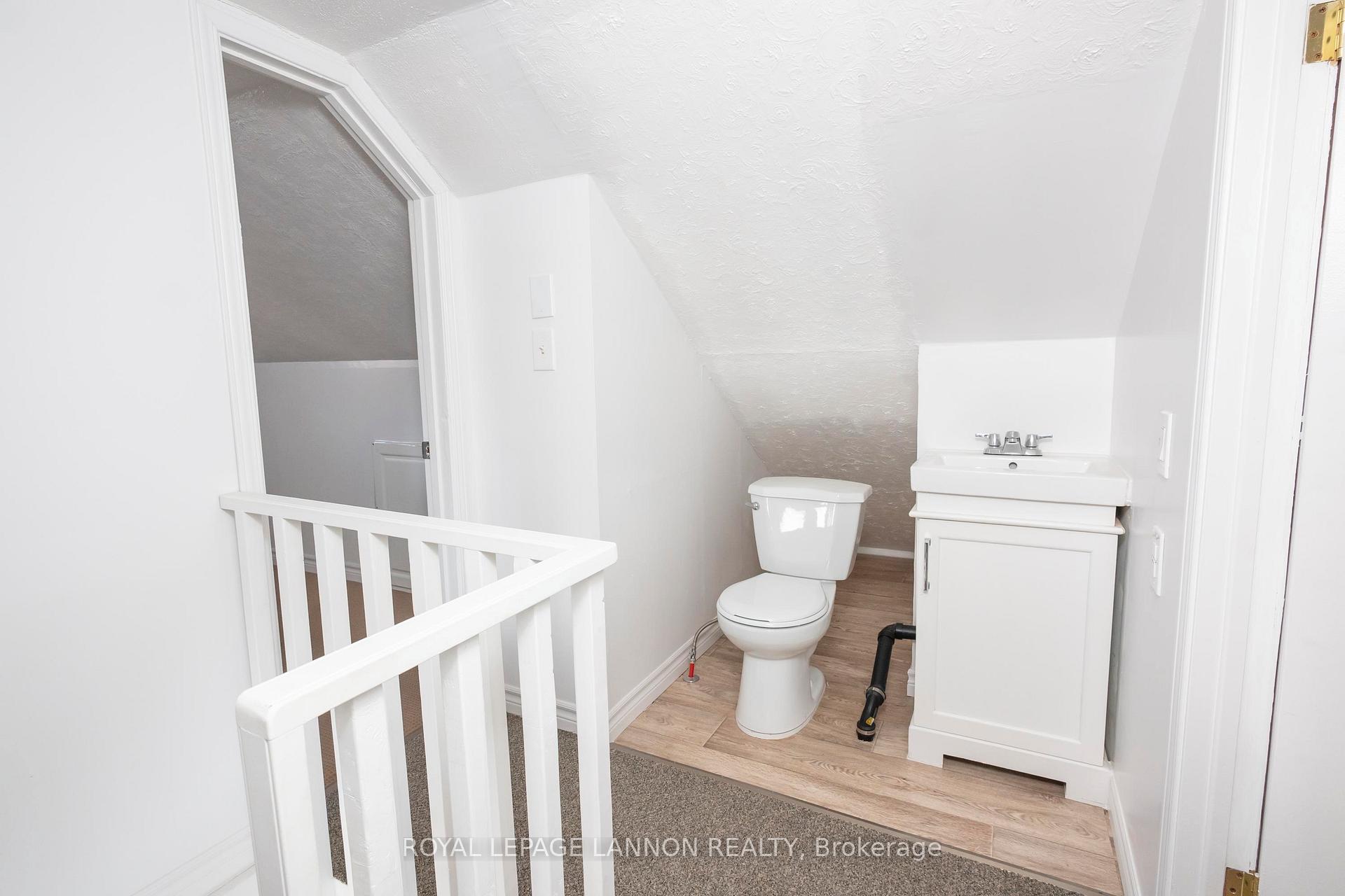 Photo 25 of 916 Simpson St, Thunder Bay, East End — HOMEH