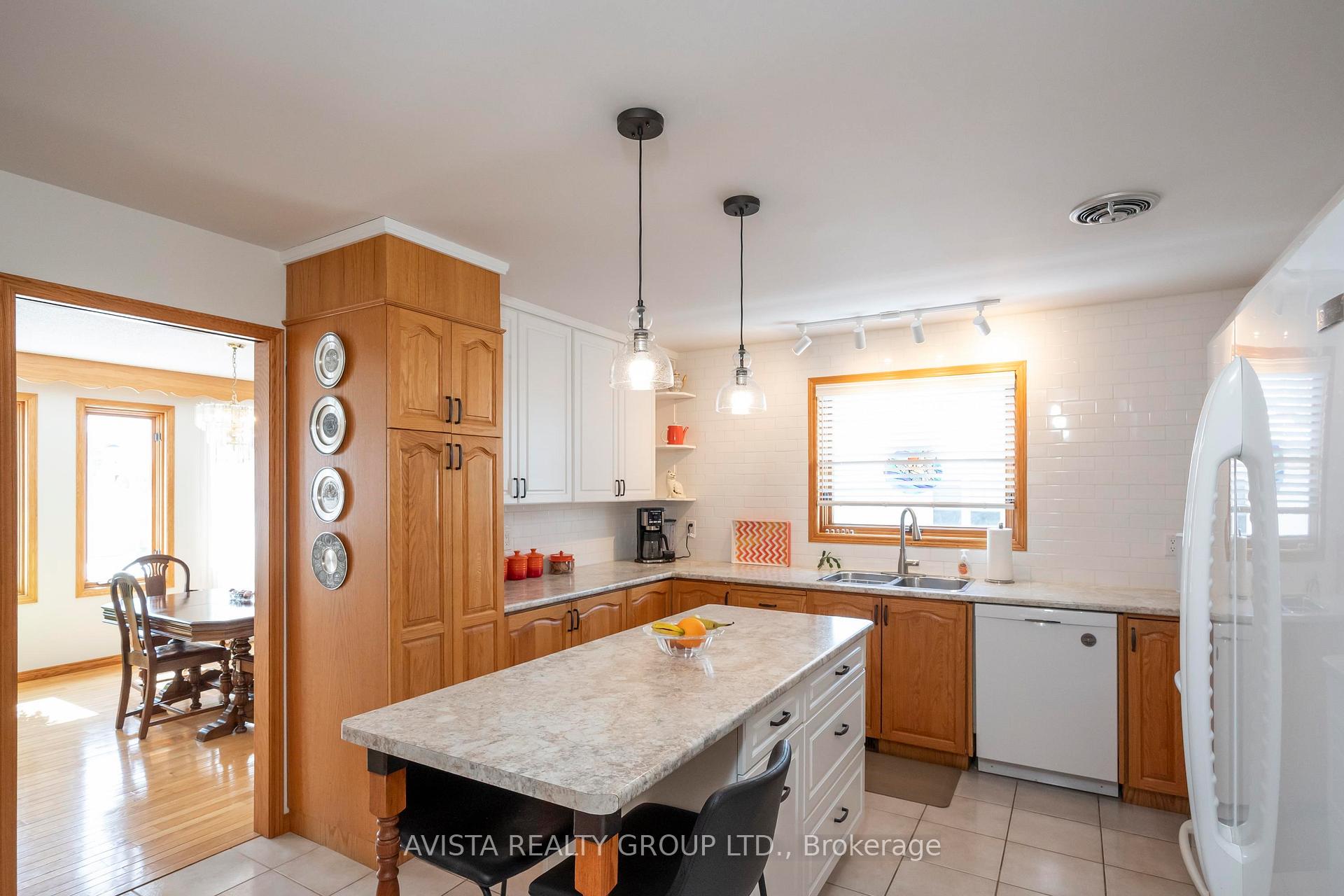 Photo 8 of 1310 Masters St, Thunder Bay, John Street North — HOMEH