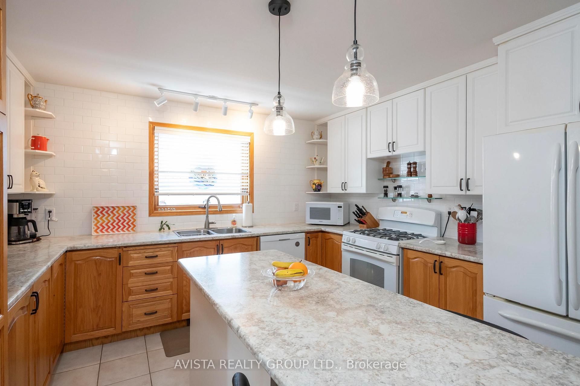 Photo 9 of 1310 Masters St, Thunder Bay, John Street North — HOMEH