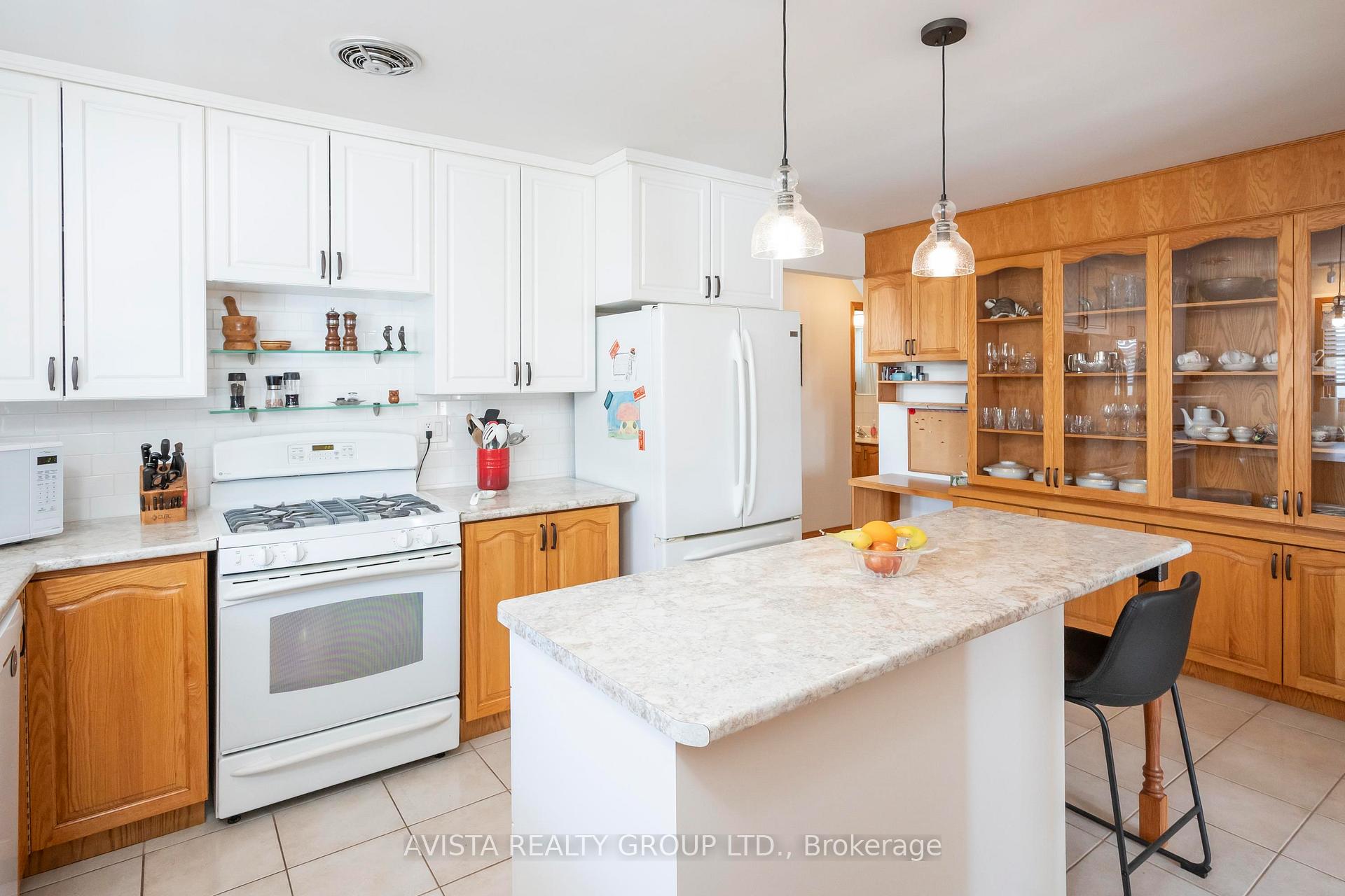 Photo 11 of 1310 Masters St, Thunder Bay, John Street North — HOMEH
