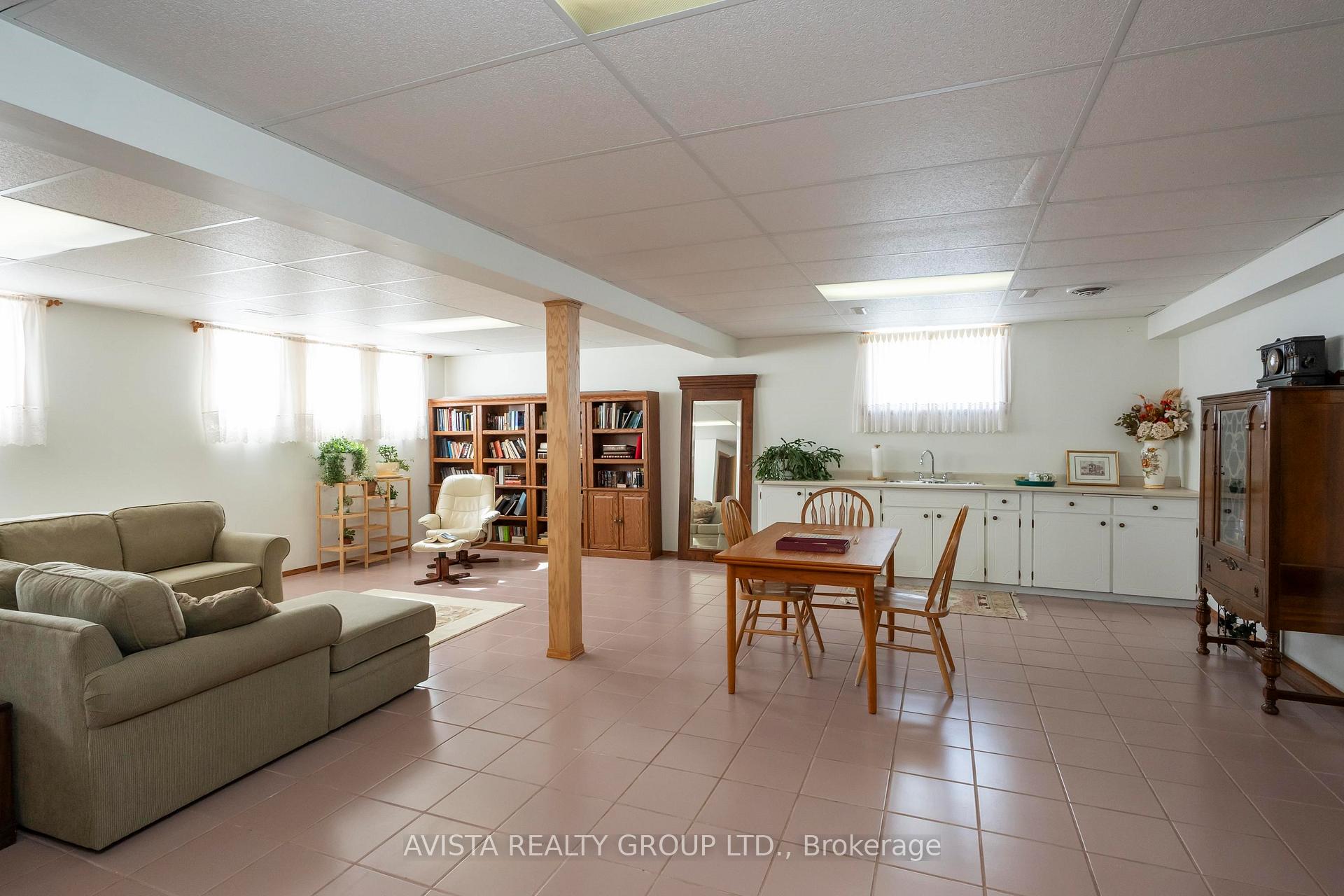 Photo 23 of 1310 Masters St, Thunder Bay, John Street North — HOMEH