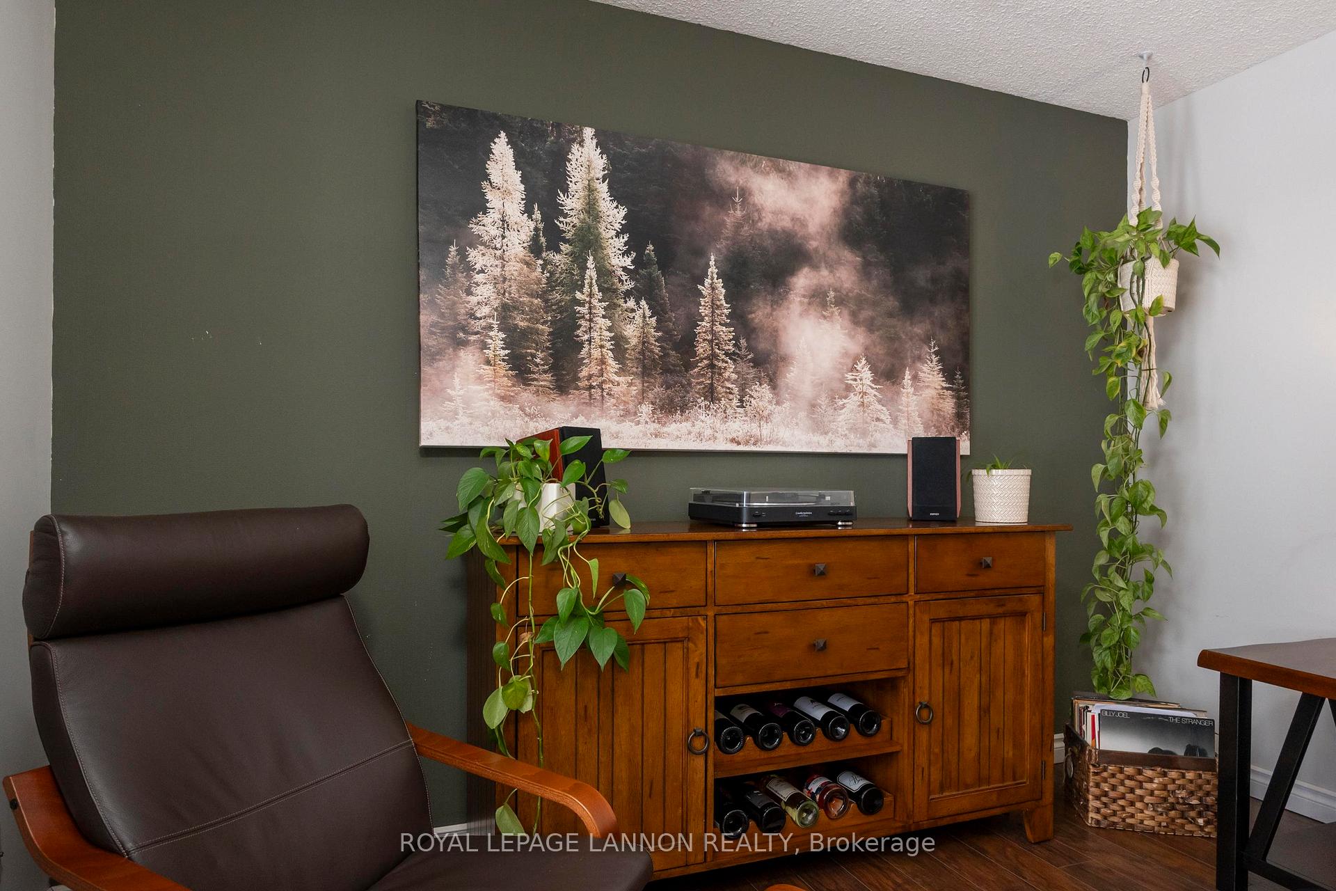Photo 4 of 410 Amethyst Cres., Thunder Bay, Northwood Park — HOMEH