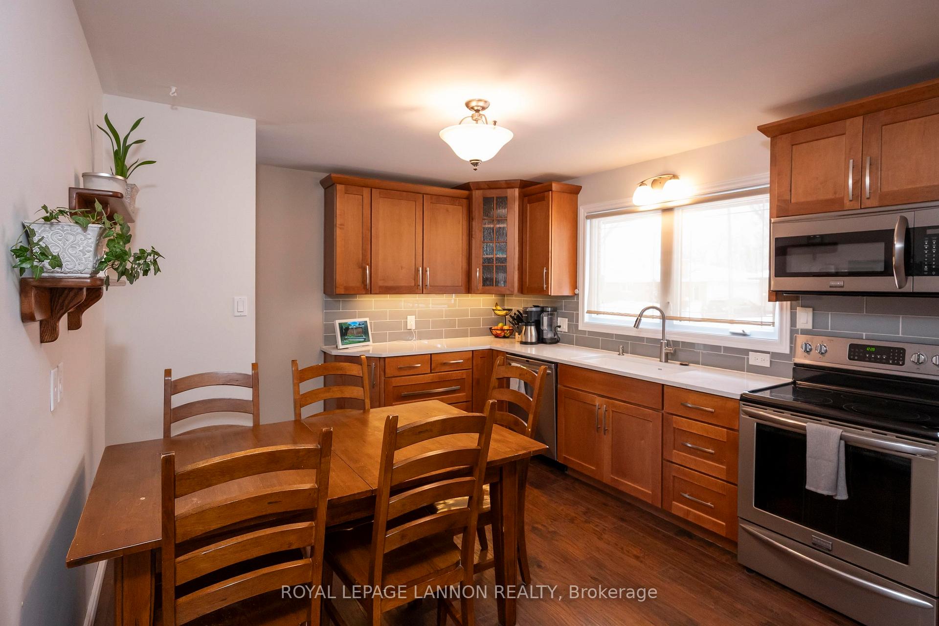 Photo 11 of 410 Amethyst Cres., Thunder Bay, Northwood Park — HOMEH