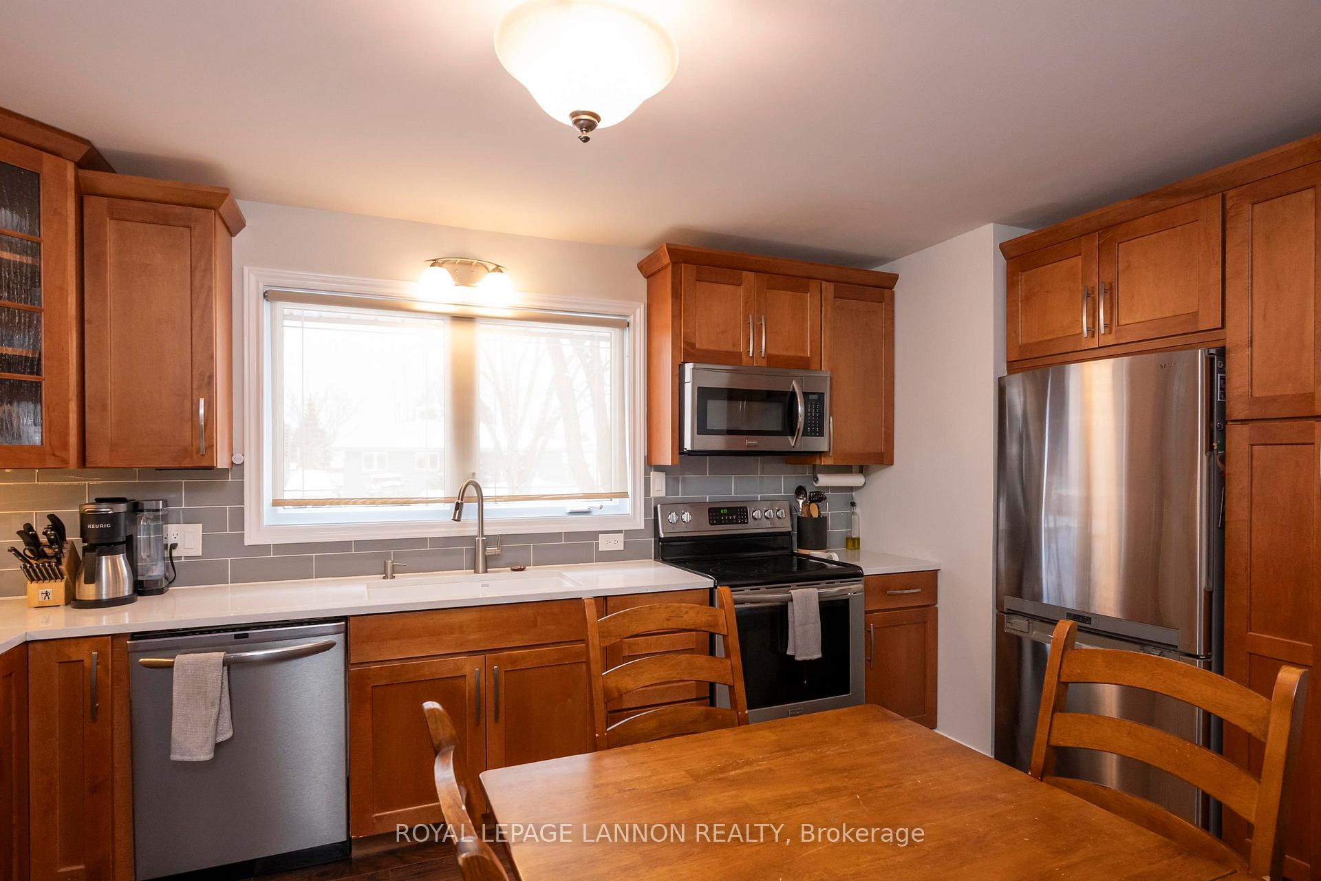 Photo 12 of 410 Amethyst Cres., Thunder Bay, Northwood Park — HOMEH