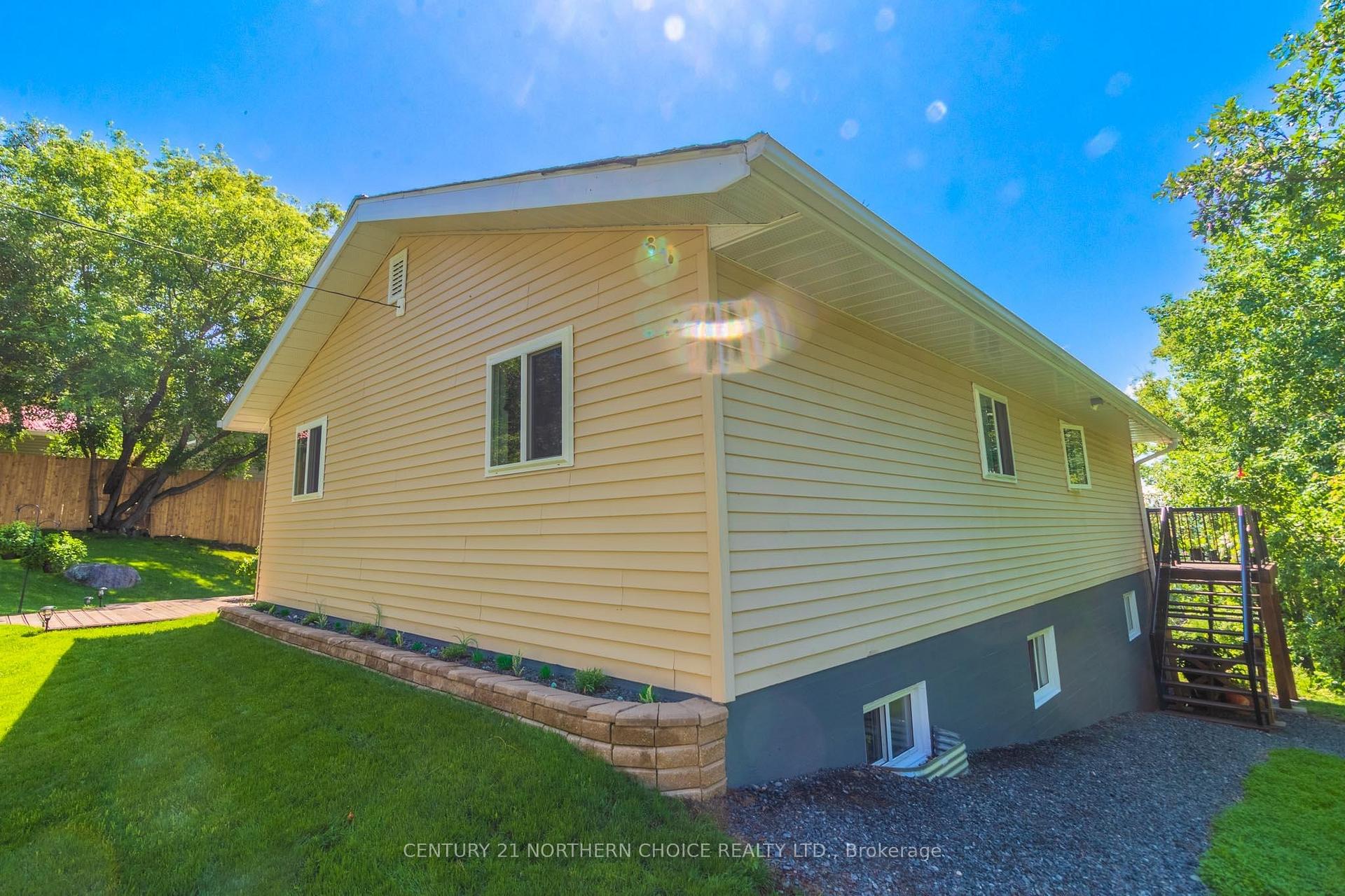 Photo 33 of 1414 Beach Road, Kenora, Keewatin — HOMEH