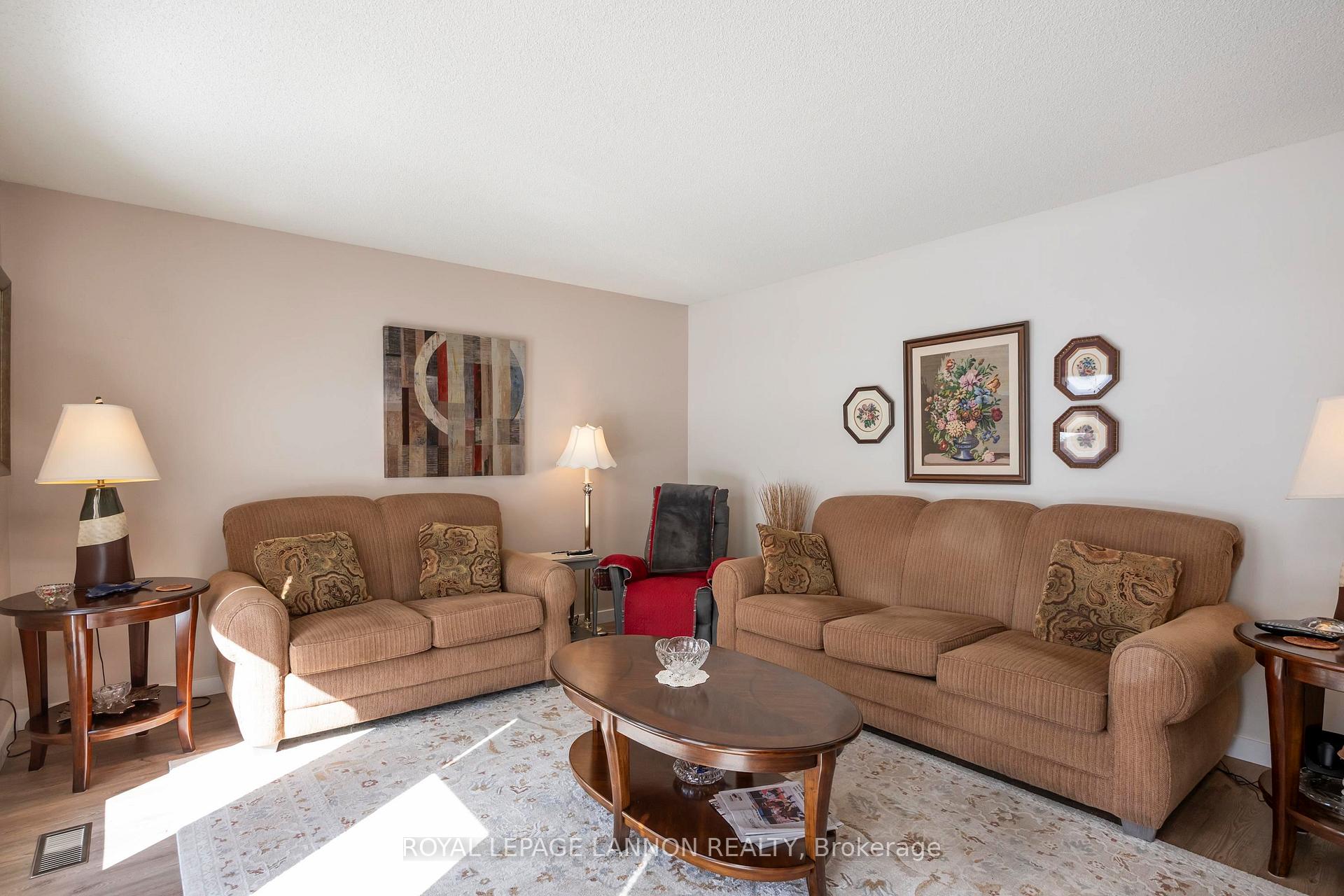 Photo 6 of 185 Fanshaw St., Thunder Bay, College Park — HOMEH