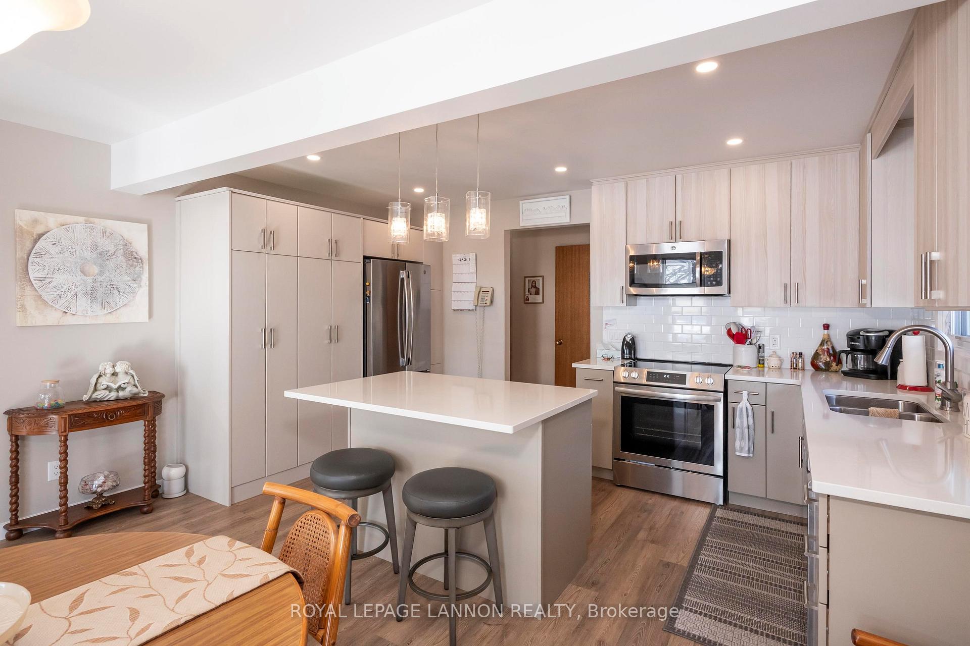 Photo 12 of 185 Fanshaw St., Thunder Bay, College Park — HOMEH