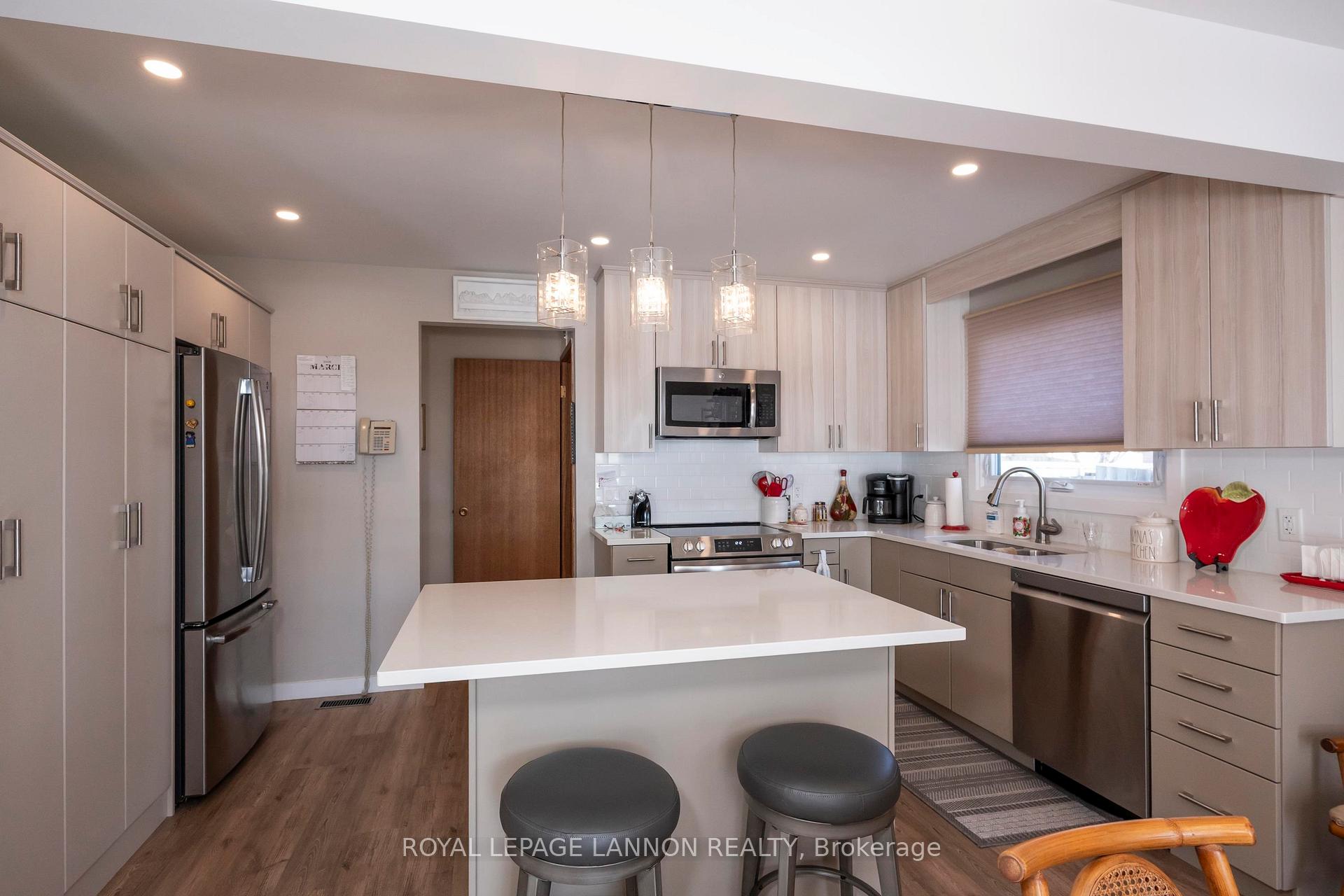 Photo 15 of 185 Fanshaw St., Thunder Bay, College Park — HOMEH