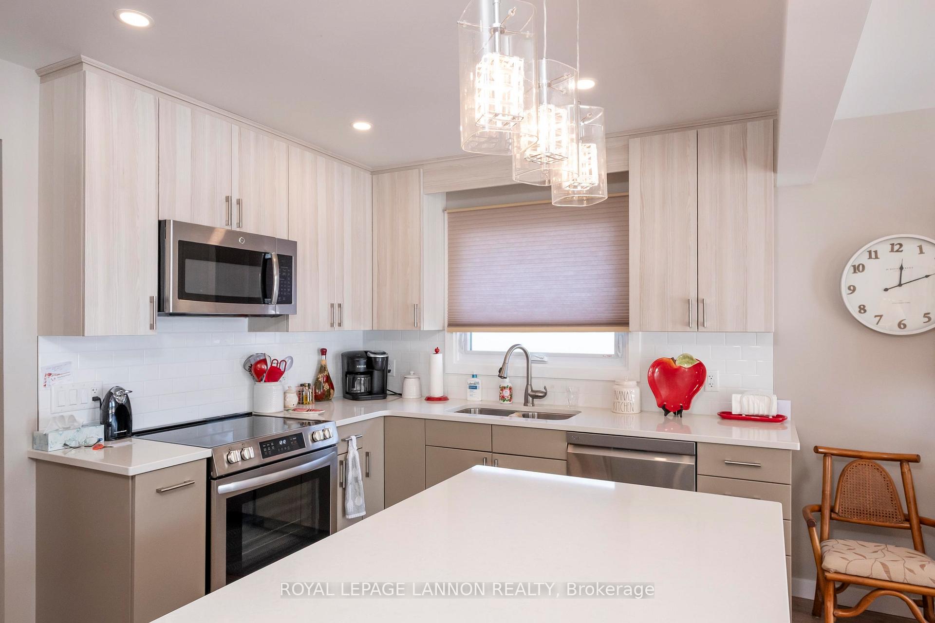 Photo 18 of 185 Fanshaw St., Thunder Bay, College Park — HOMEH