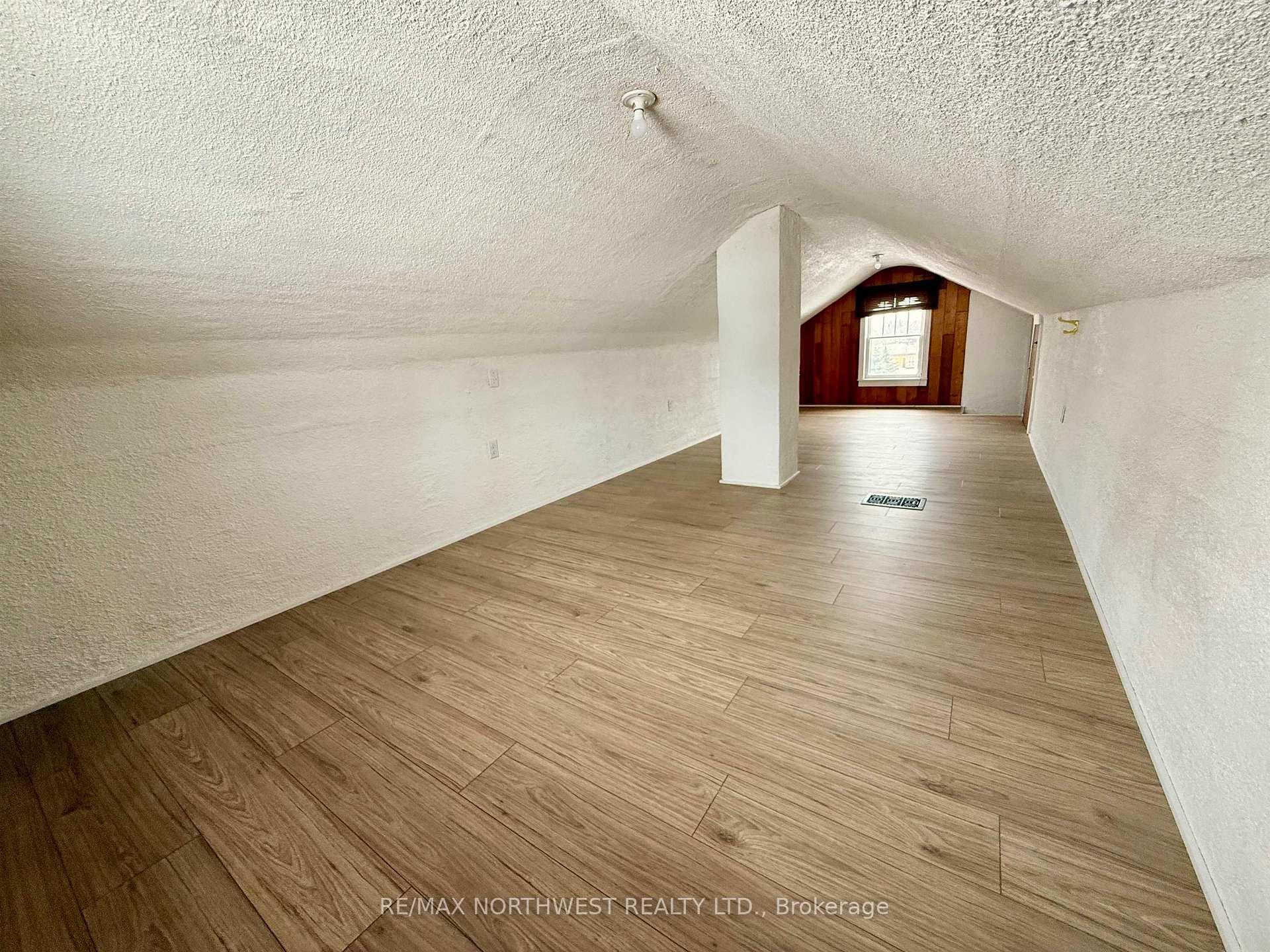 Photo 16 of 429 Fourth Street N, Kenora, North End — HOMEH