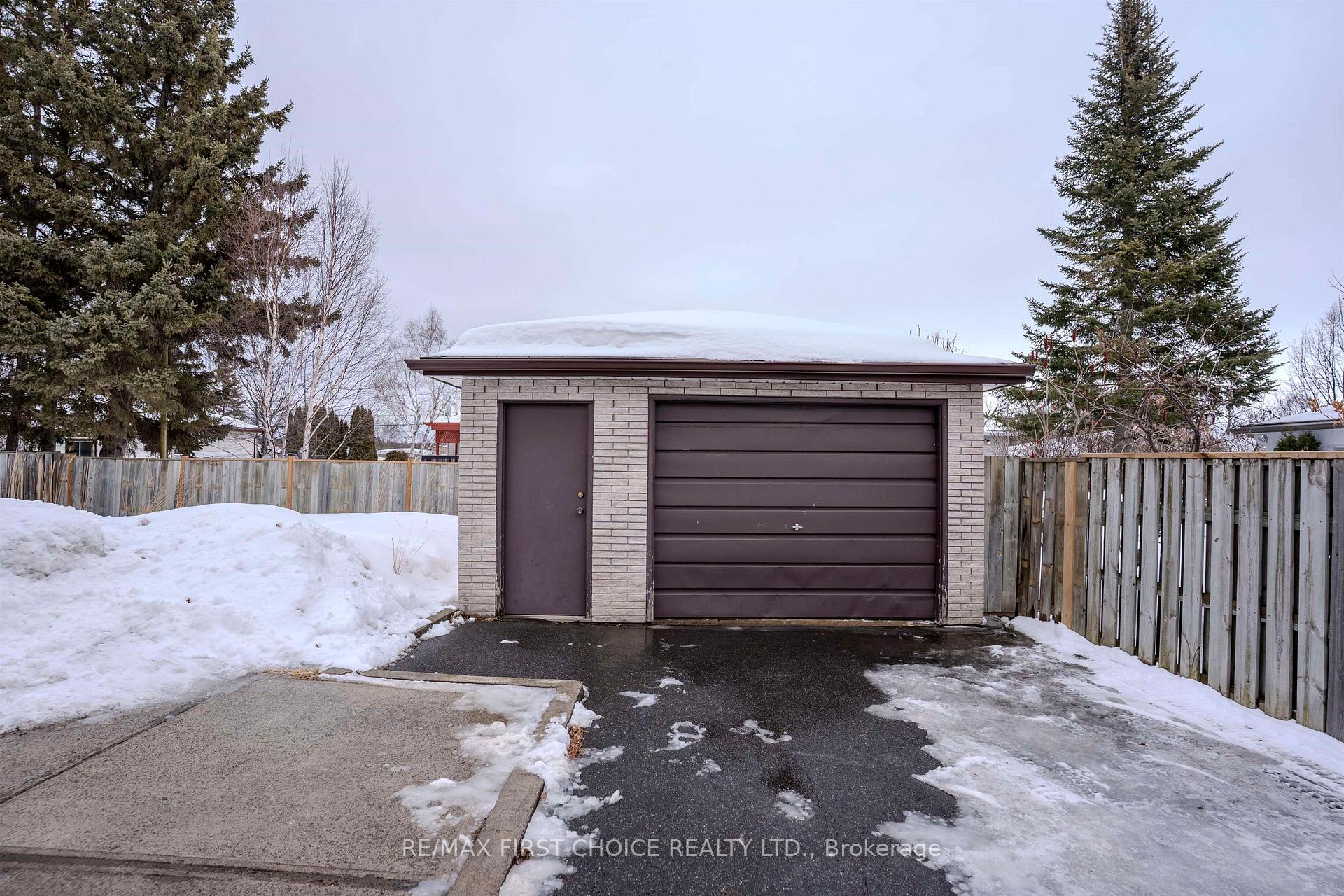 Photo 2 of 232 Downing Street, Thunder Bay, Dawson Heights — HOMEH