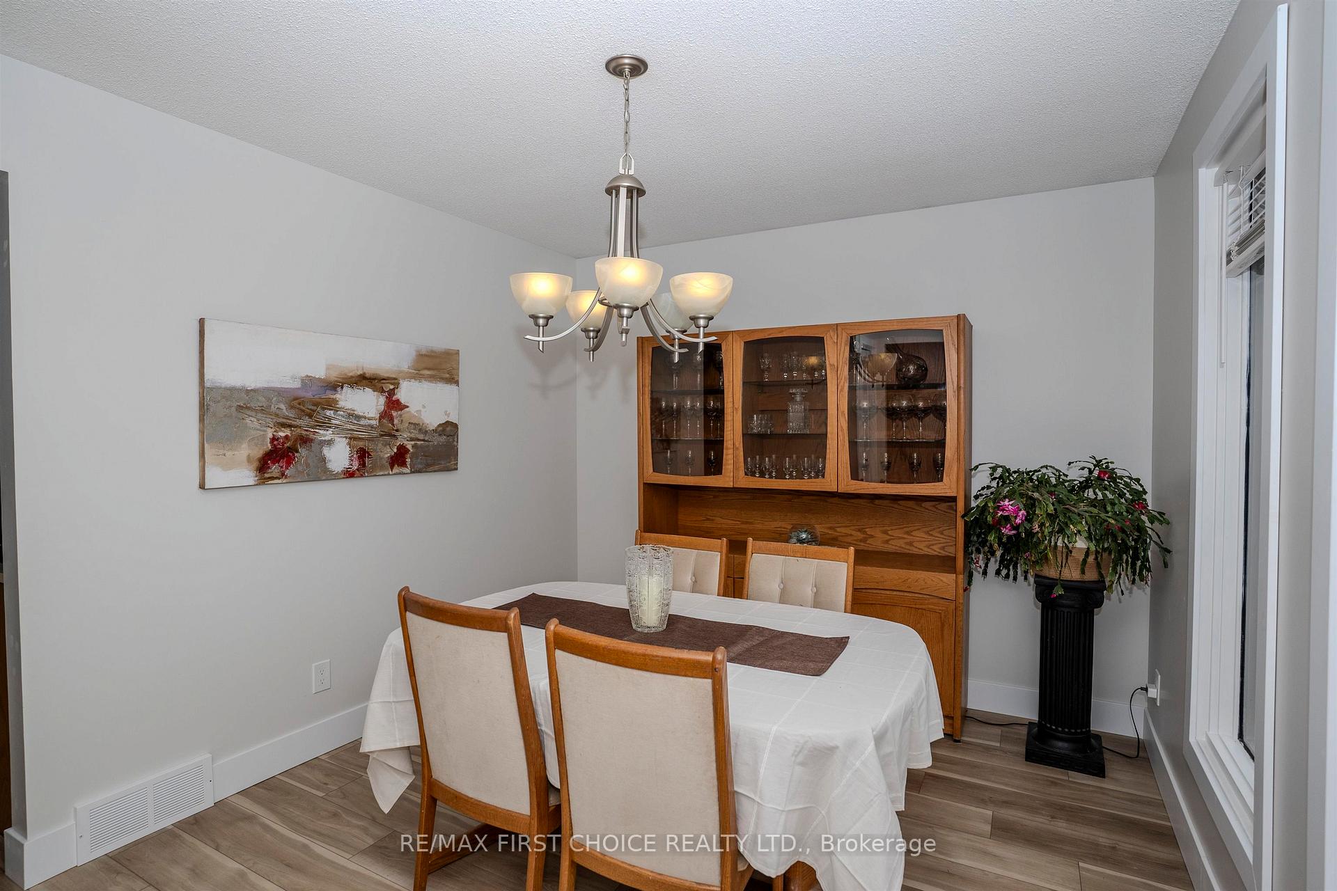 Photo 5 of 232 Downing Street, Thunder Bay, Dawson Heights — HOMEH