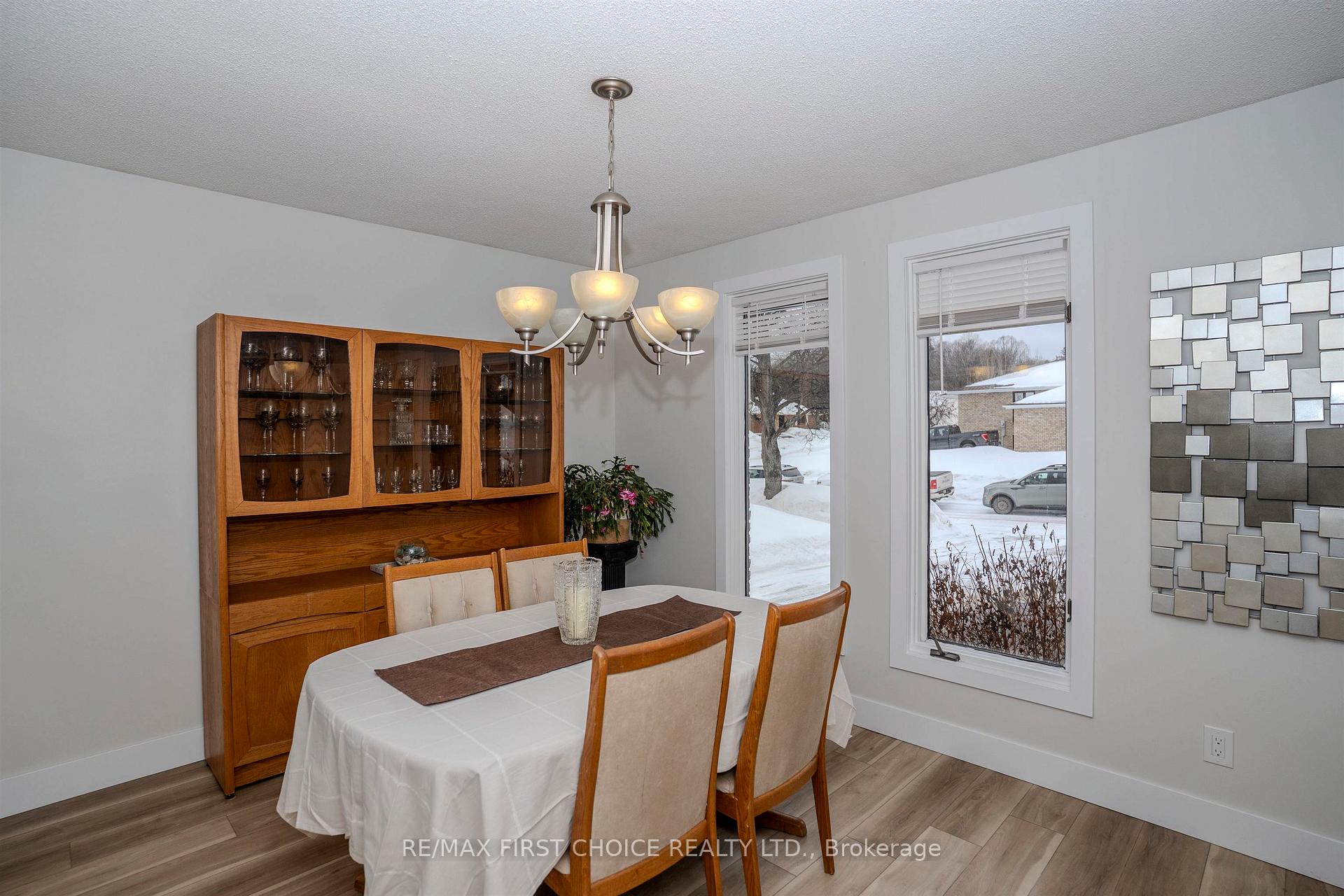 Photo 6 of 232 Downing Street, Thunder Bay, Dawson Heights — HOMEH