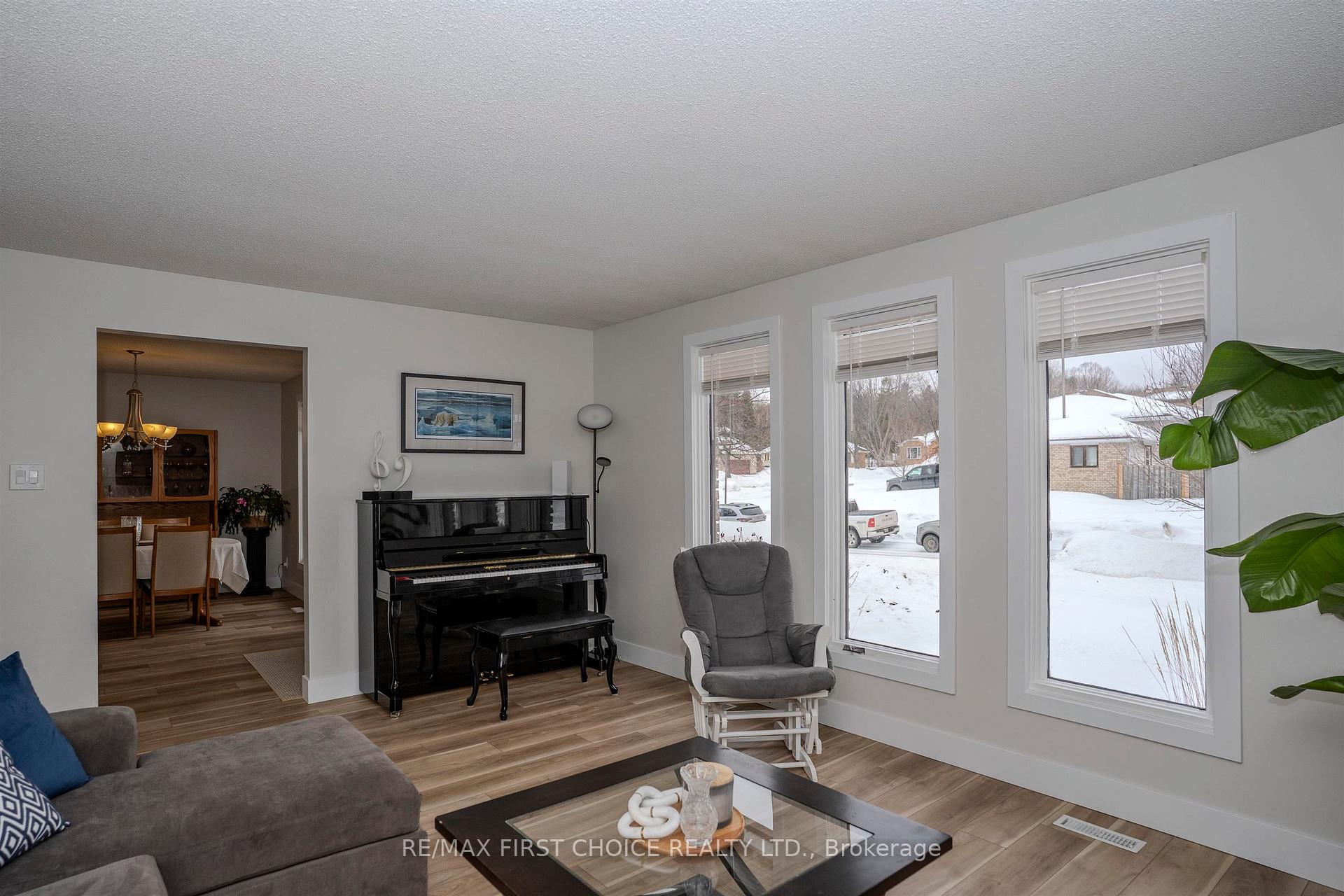 Photo 9 of 232 Downing Street, Thunder Bay, Dawson Heights — HOMEH