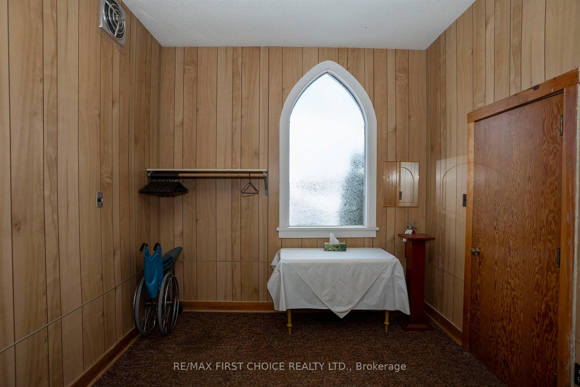 Photo 10 of 647 John Street, Thunder Bay, West End — HOMEH