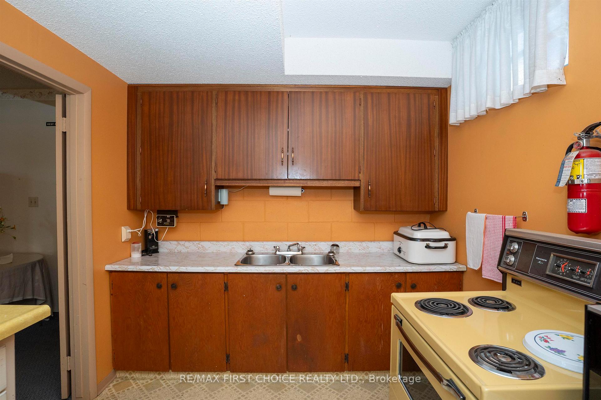 Photo 17 of 647 John Street, Thunder Bay, West End — HOMEH