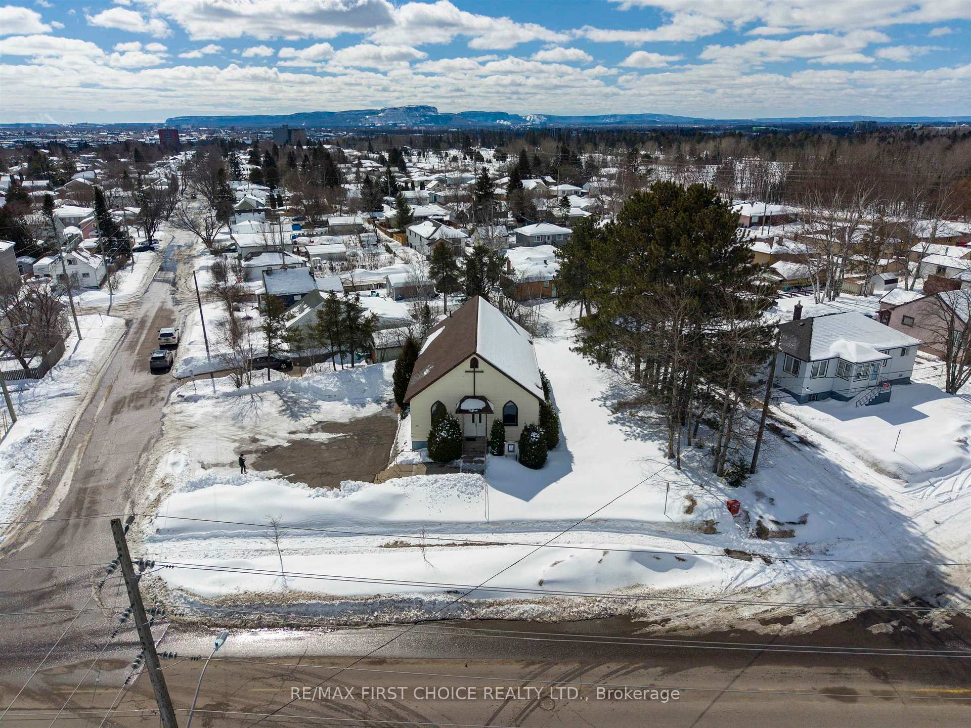 Photo 34 of 647 John Street, Thunder Bay, West End — HOMEH