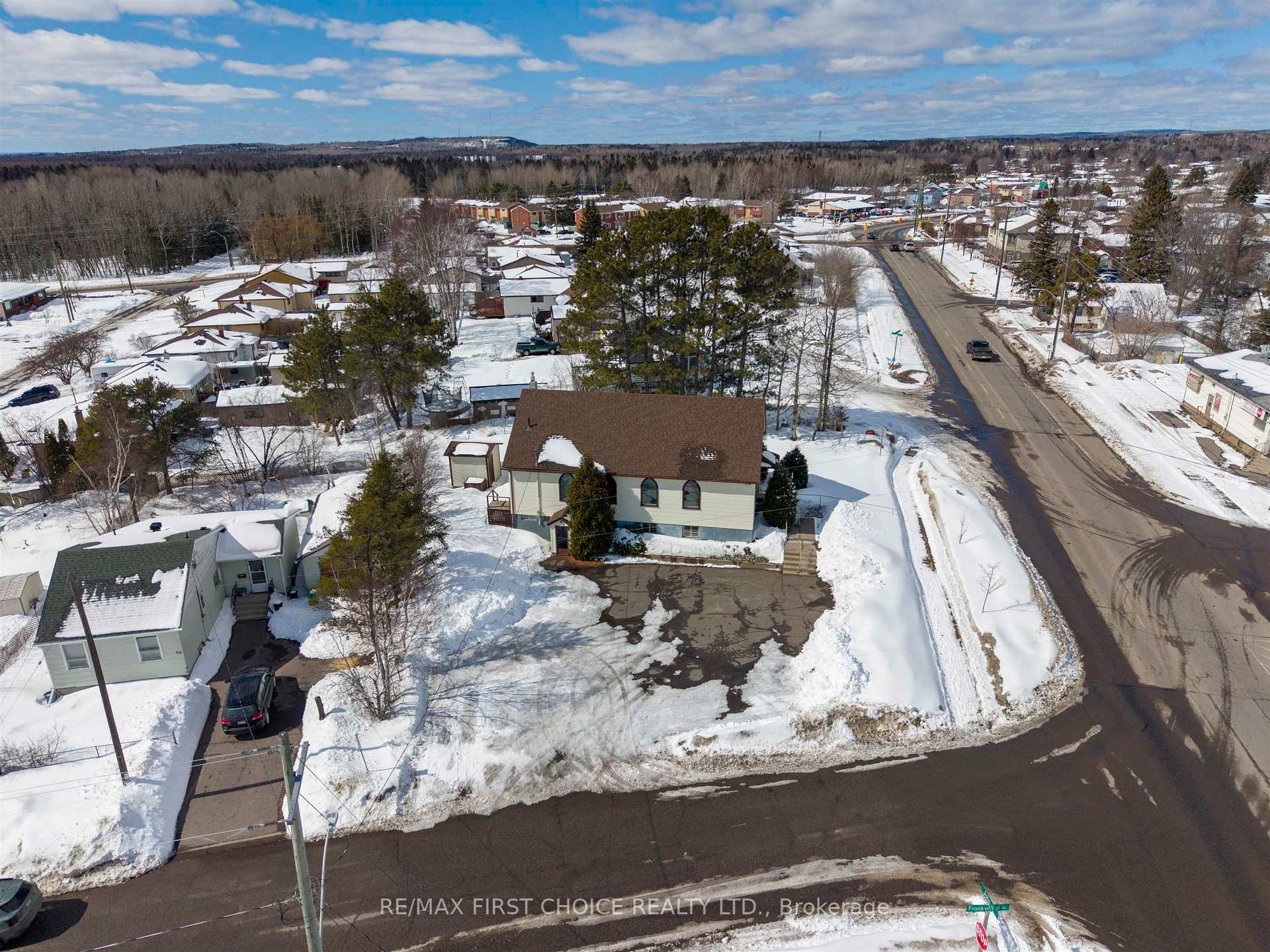 Photo 35 of 647 John Street, Thunder Bay, West End — HOMEH