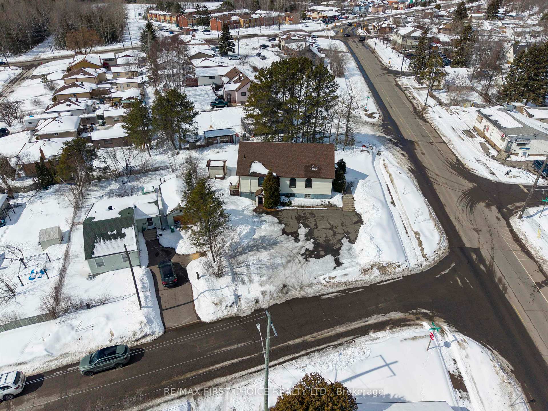 Photo 36 of 647 John Street, Thunder Bay, West End — HOMEH