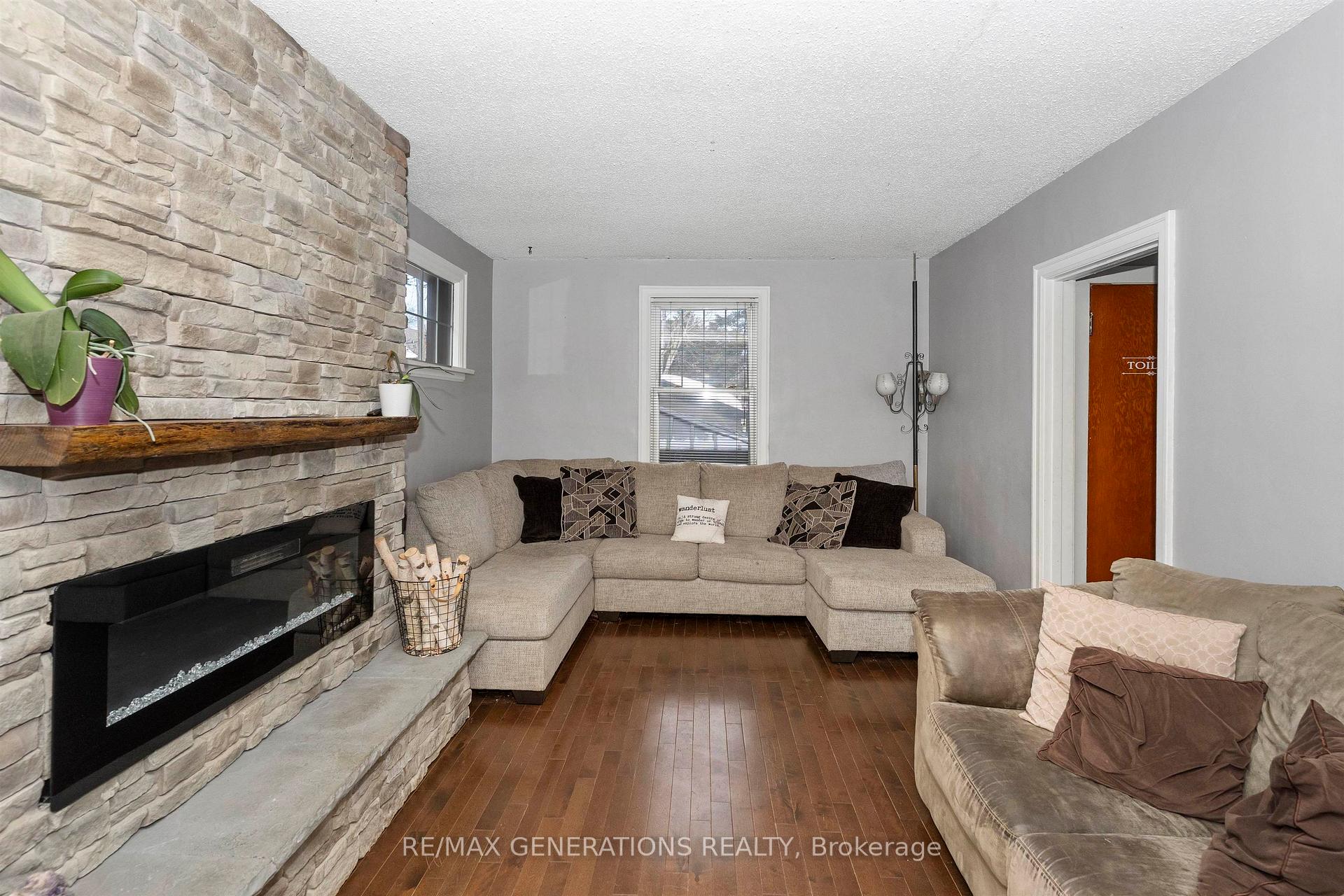 Photo 4 of 1417 Hamilton Avenue, Thunder Bay, Hyde Park — HOMEH