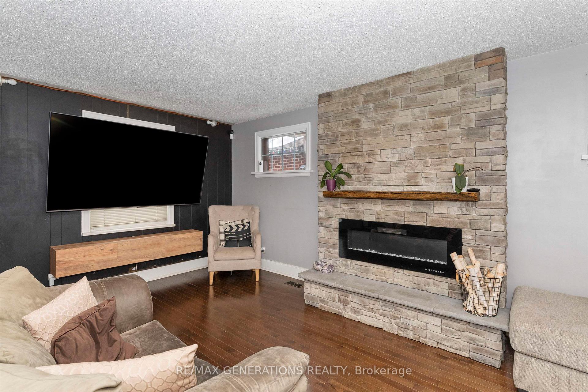 Photo 7 of 1417 Hamilton Avenue, Thunder Bay, Hyde Park — HOMEH