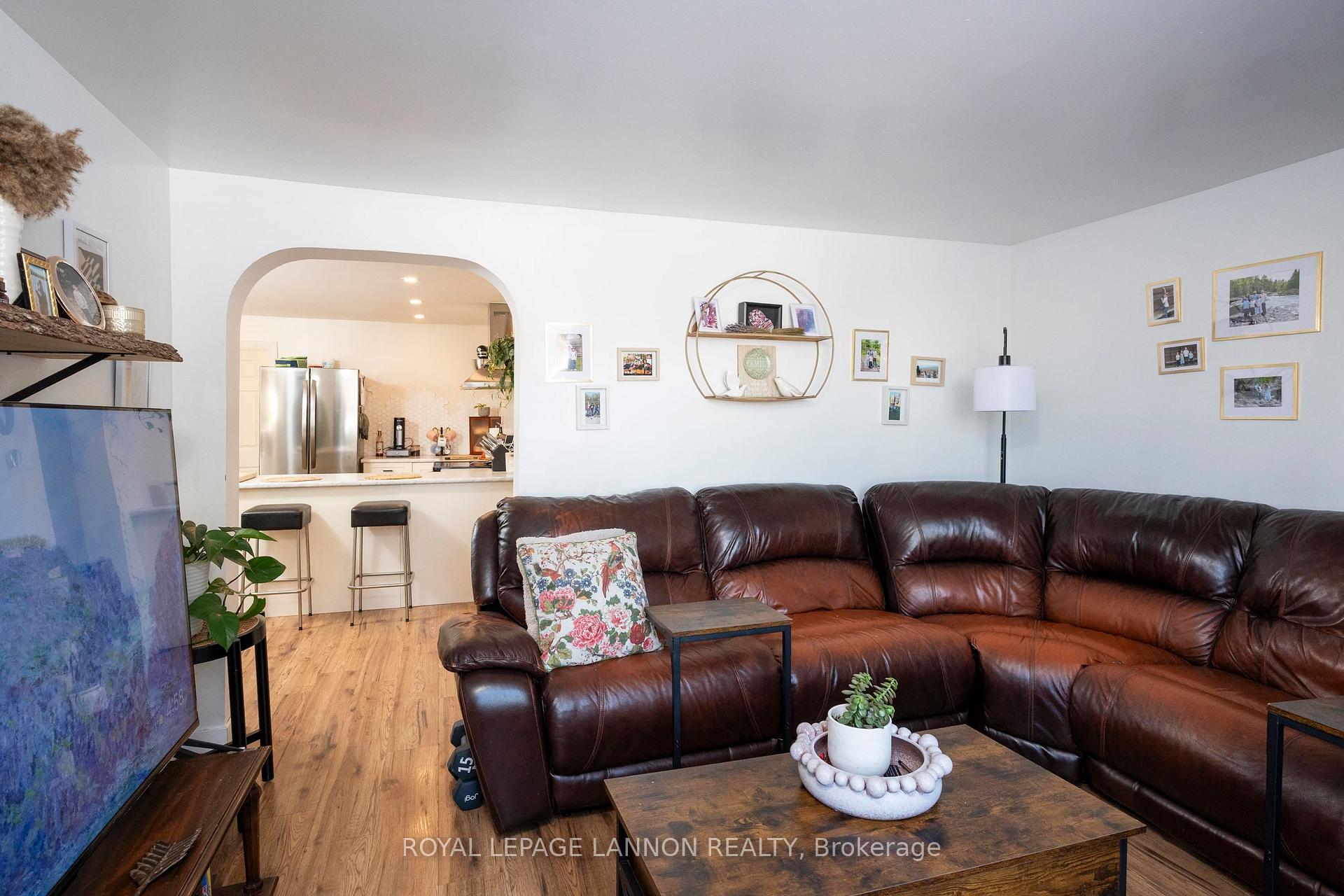 Photo 3 of 415 Archibald Street S, Thunder Bay, Hyde Park — HOMEH