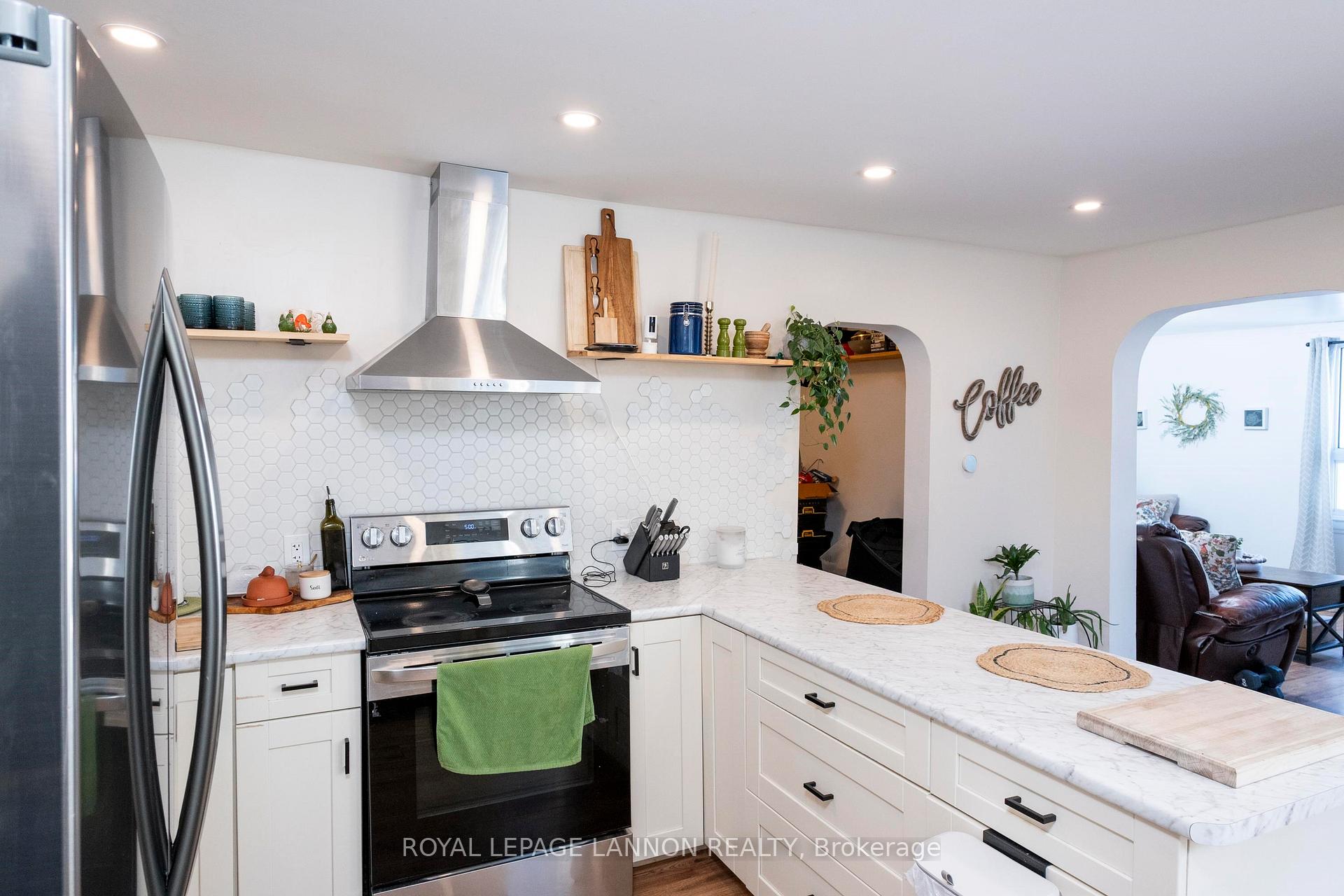 Photo 9 of 415 Archibald Street S, Thunder Bay, Hyde Park — HOMEH